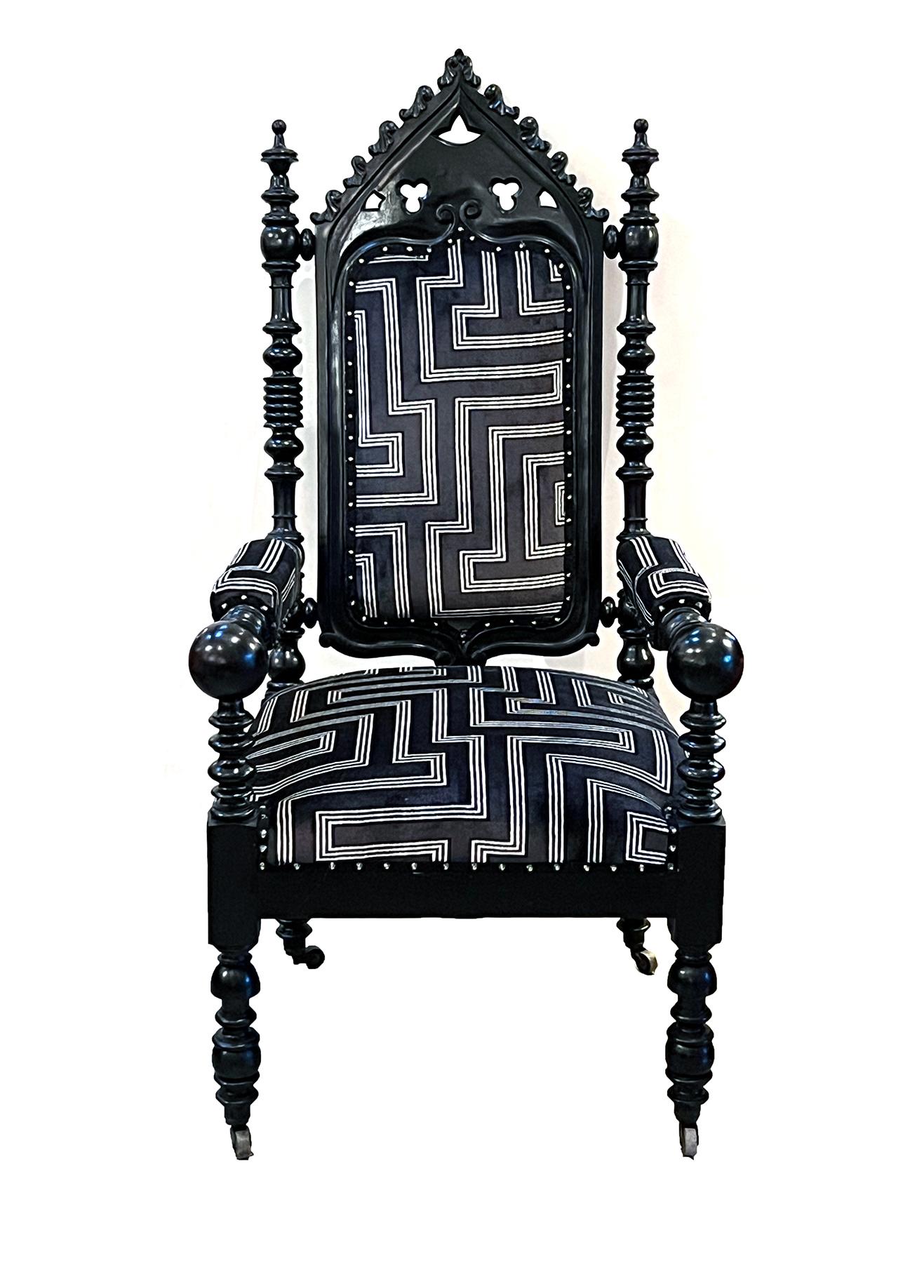 Paar viktorianische Gotik Revival 19. Jahrhundert gedreht geschnitzt Ebonized Sessel (Neugotik) im Angebot