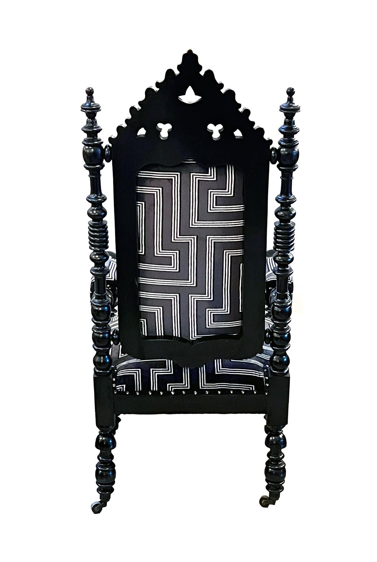 Paar viktorianische Gotik Revival 19. Jahrhundert gedreht geschnitzt Ebonized Sessel (Geschnitzt) im Angebot
