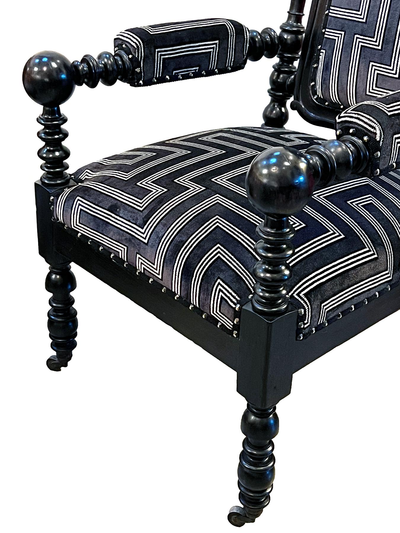 Paar viktorianische Gotik Revival 19. Jahrhundert gedreht geschnitzt Ebonized Sessel (Holz) im Angebot