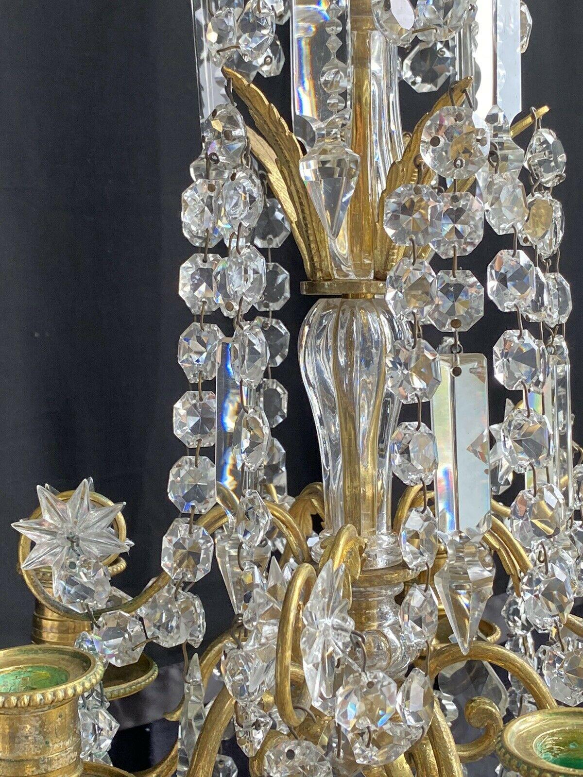Français Paire de lampes de bureau Girandoles du 19e siècle attribuée à Baccarat en bronze doré et cristal taillé en vente