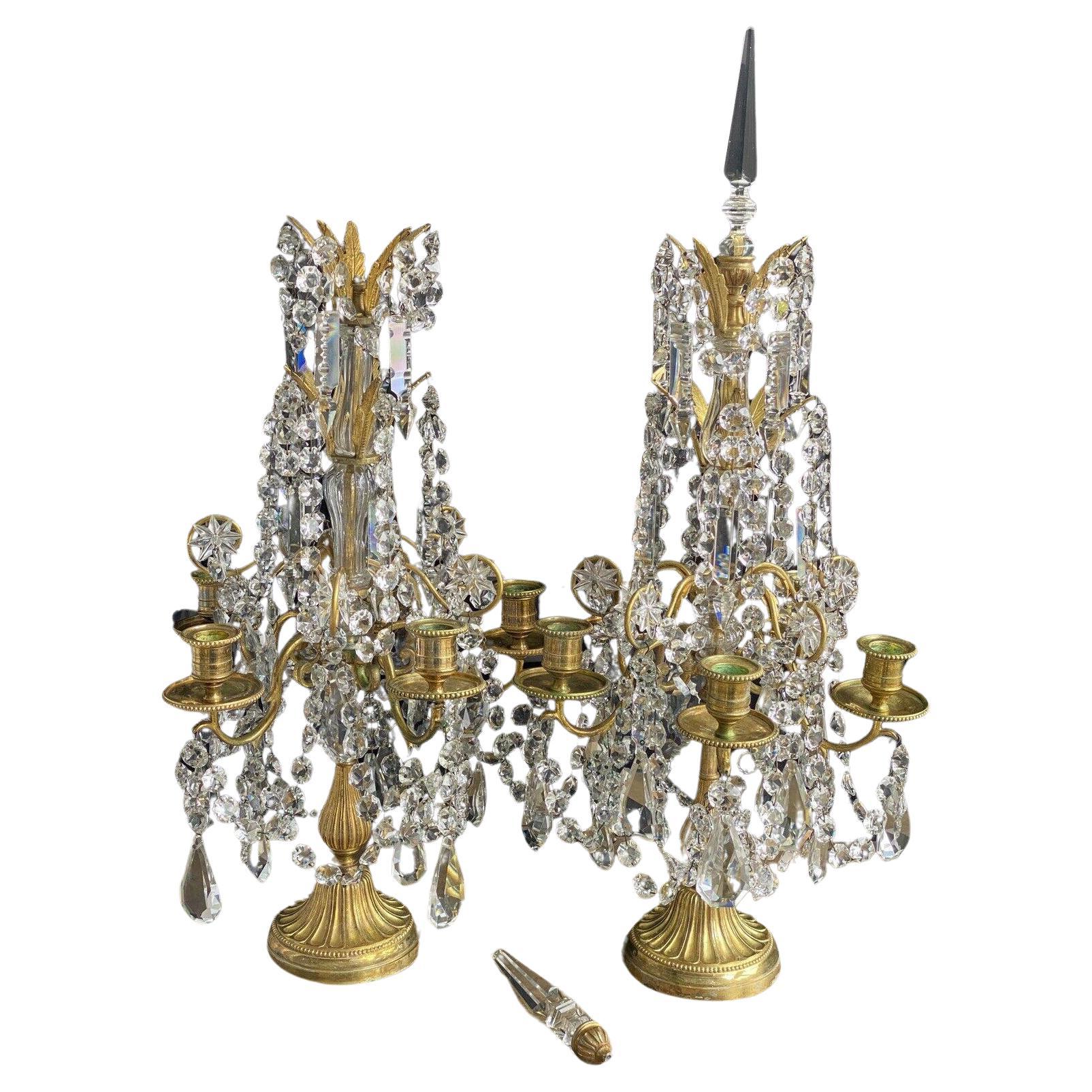 Paire de lampes de bureau Girandoles du 19e siècle attribuée à Baccarat en bronze doré et cristal taillé