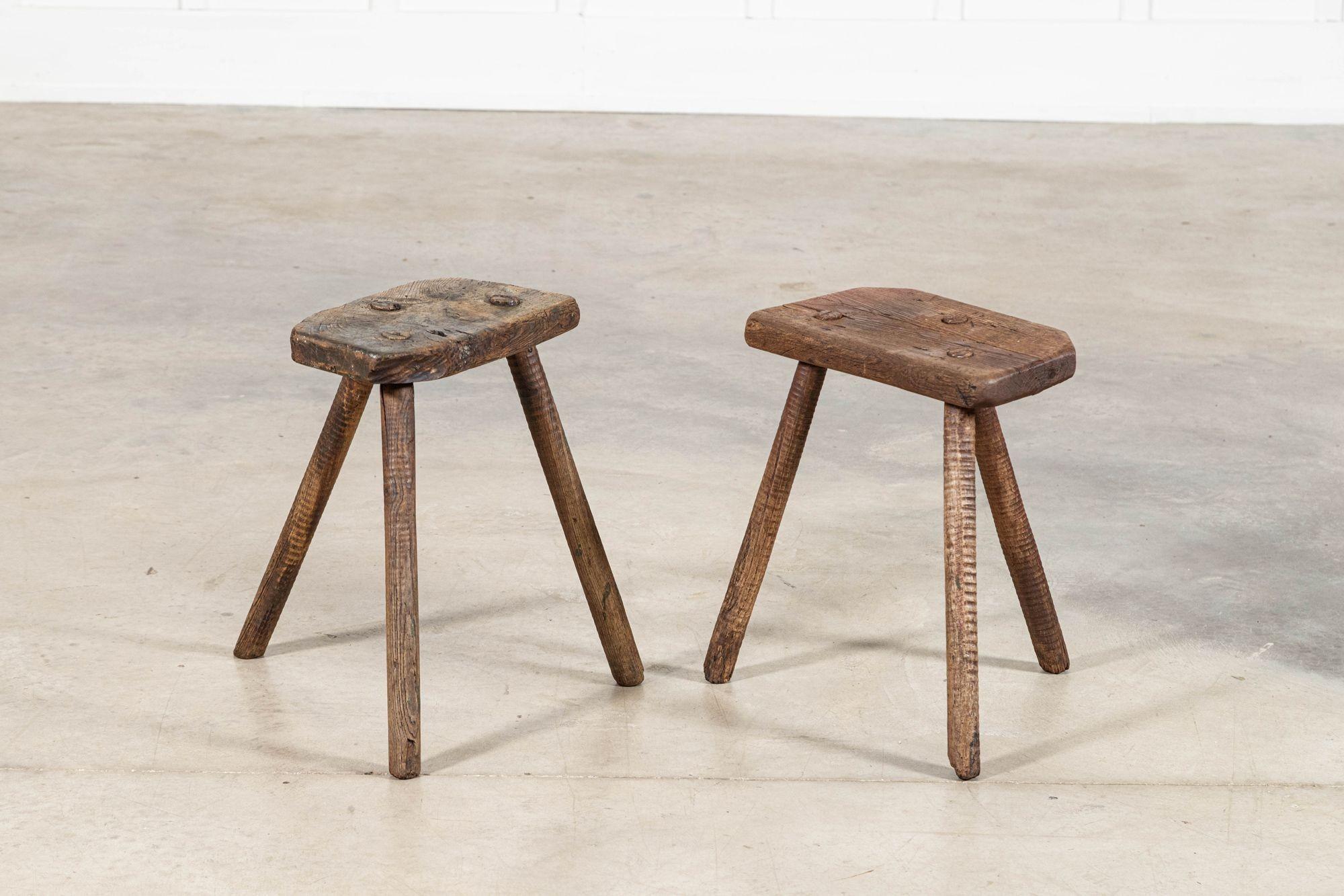 Paire de tabourets en orme anglais du 19ème siècle Bon état - En vente à Staffordshire, GB