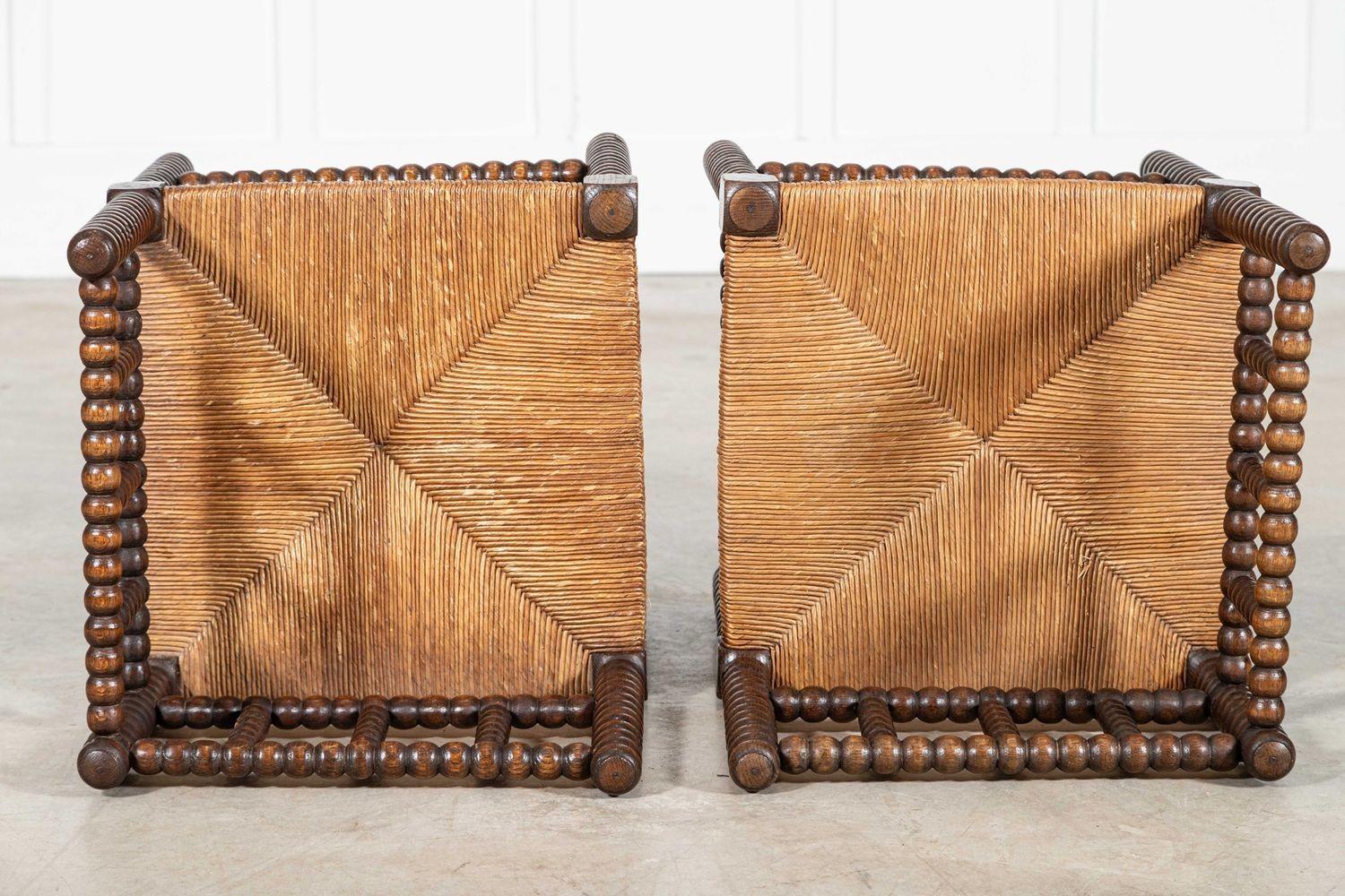 Paire de chaises d'angle en chêne anglais du XIXe siècle en vente 7