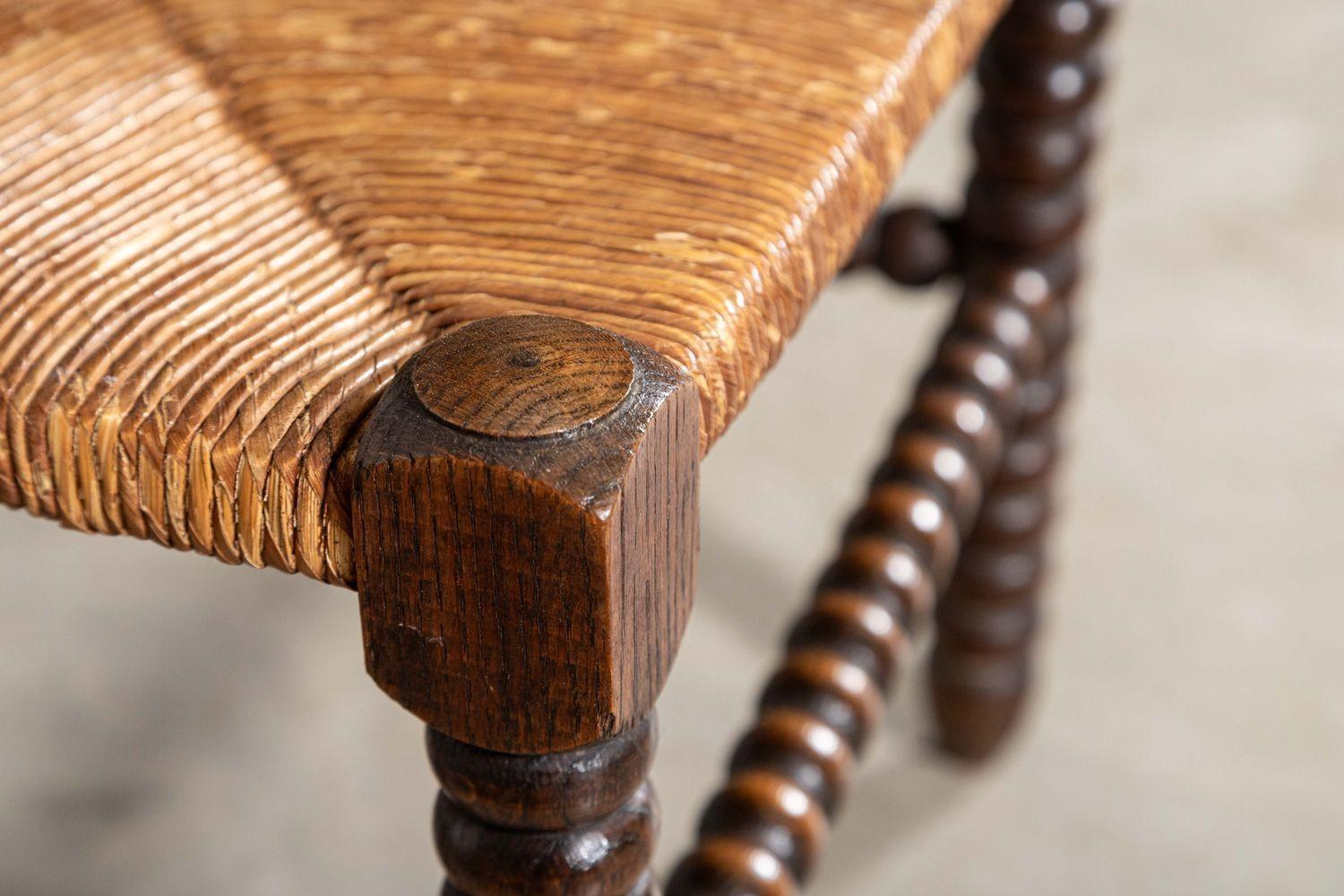 Paire de chaises d'angle en chêne anglais du XIXe siècle en vente 10