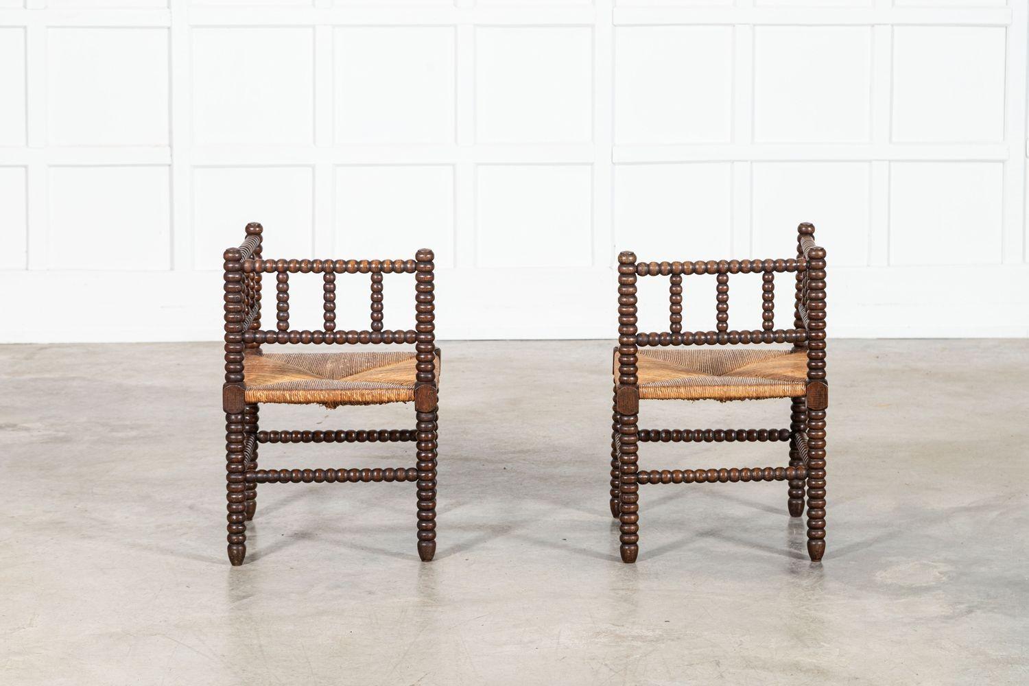 Chêne Paire de chaises d'angle en chêne anglais du XIXe siècle en vente