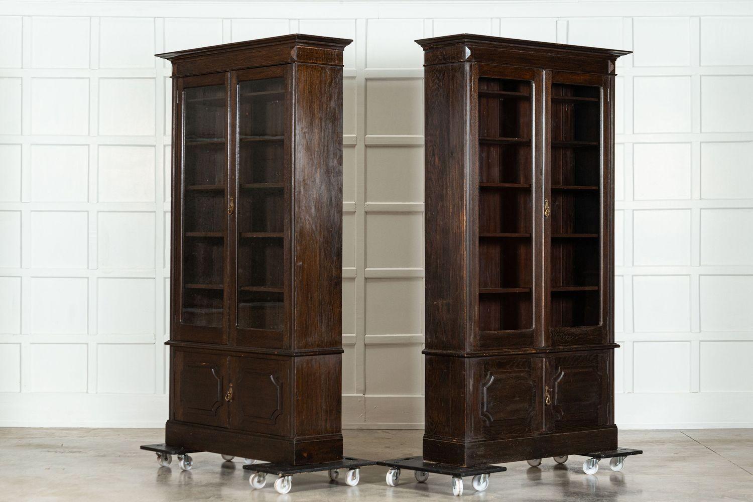 Pareja de librerías inglesas esmaltadas de roble del siglo XIX en Bueno estado para la venta en Staffordshire, GB