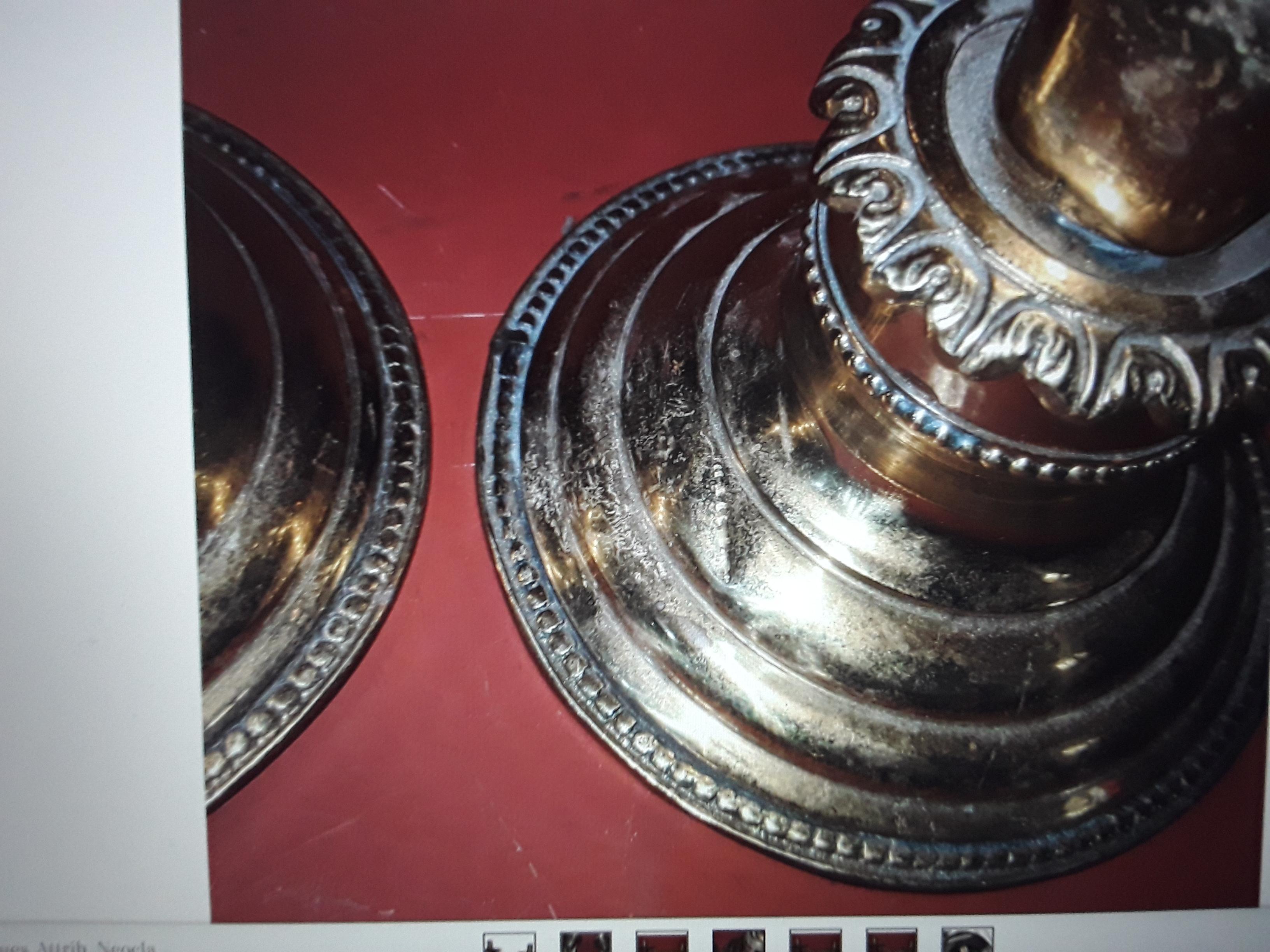 Paar französische Bronze-Kandelaber im Maison Bagues-Stil des 19. Jahrhunderts, „Hand haltende Fackel“ im Zustand „Gut“ im Angebot in Opa Locka, FL