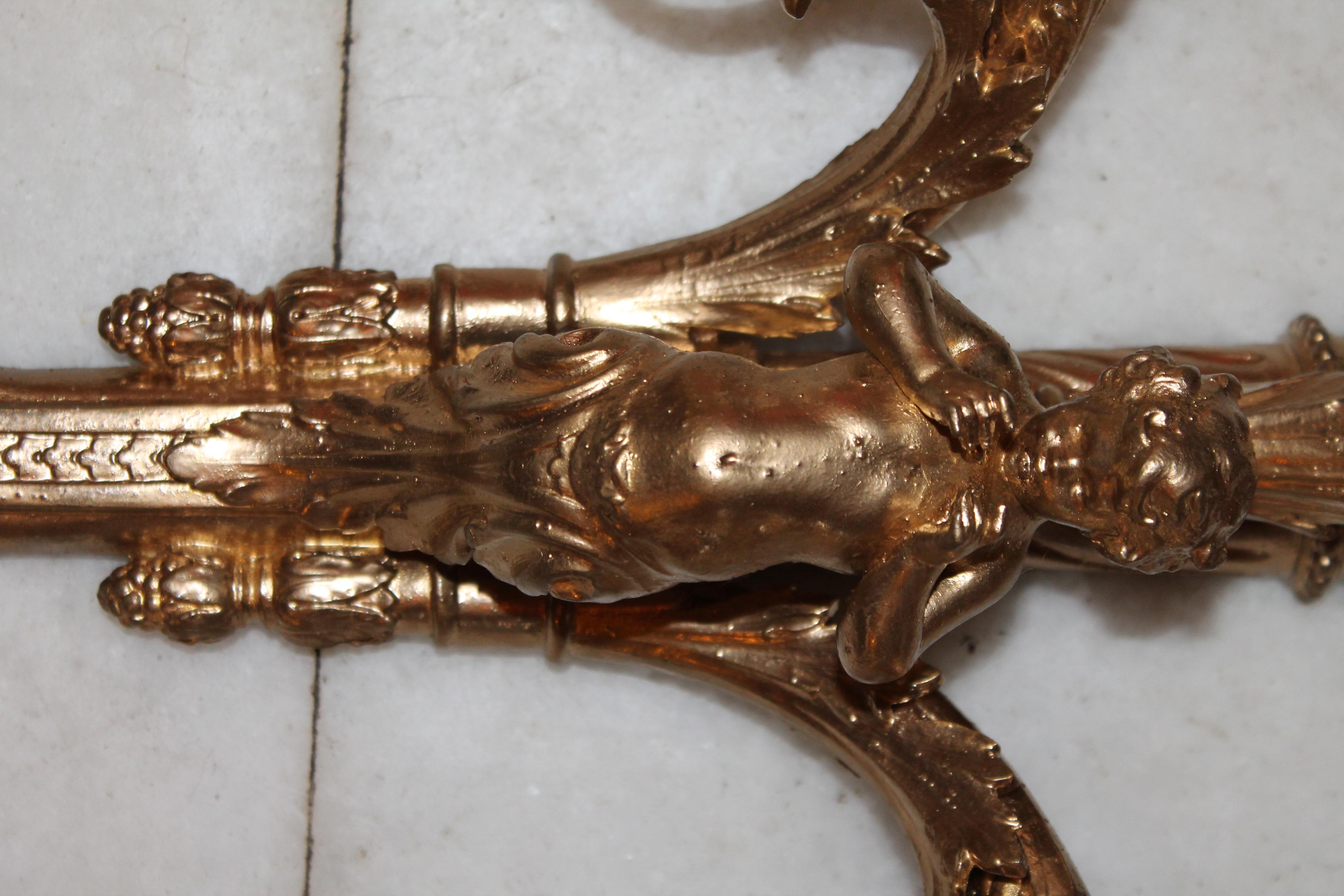 Paar französische Cherub-Kerzen-Wandleuchter aus Bronze im Louis XIV.-Stil des 19. Jahrhunderts im Zustand „Gut“ im Angebot in Opa Locka, FL