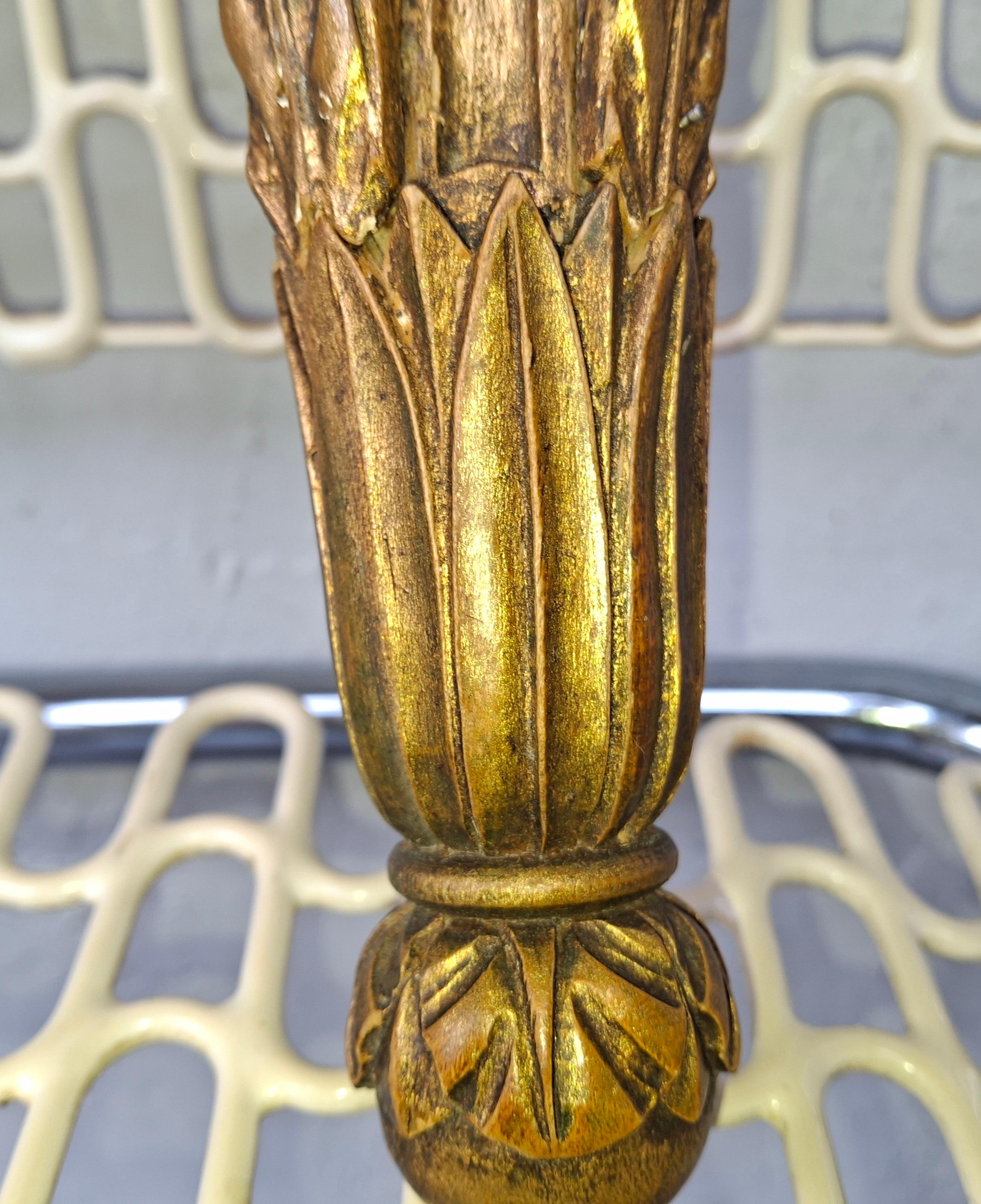 Paire d'appliques murales en bois sculpté et doré de style Empire français du XIXe siècle - Unelectrified en vente 7