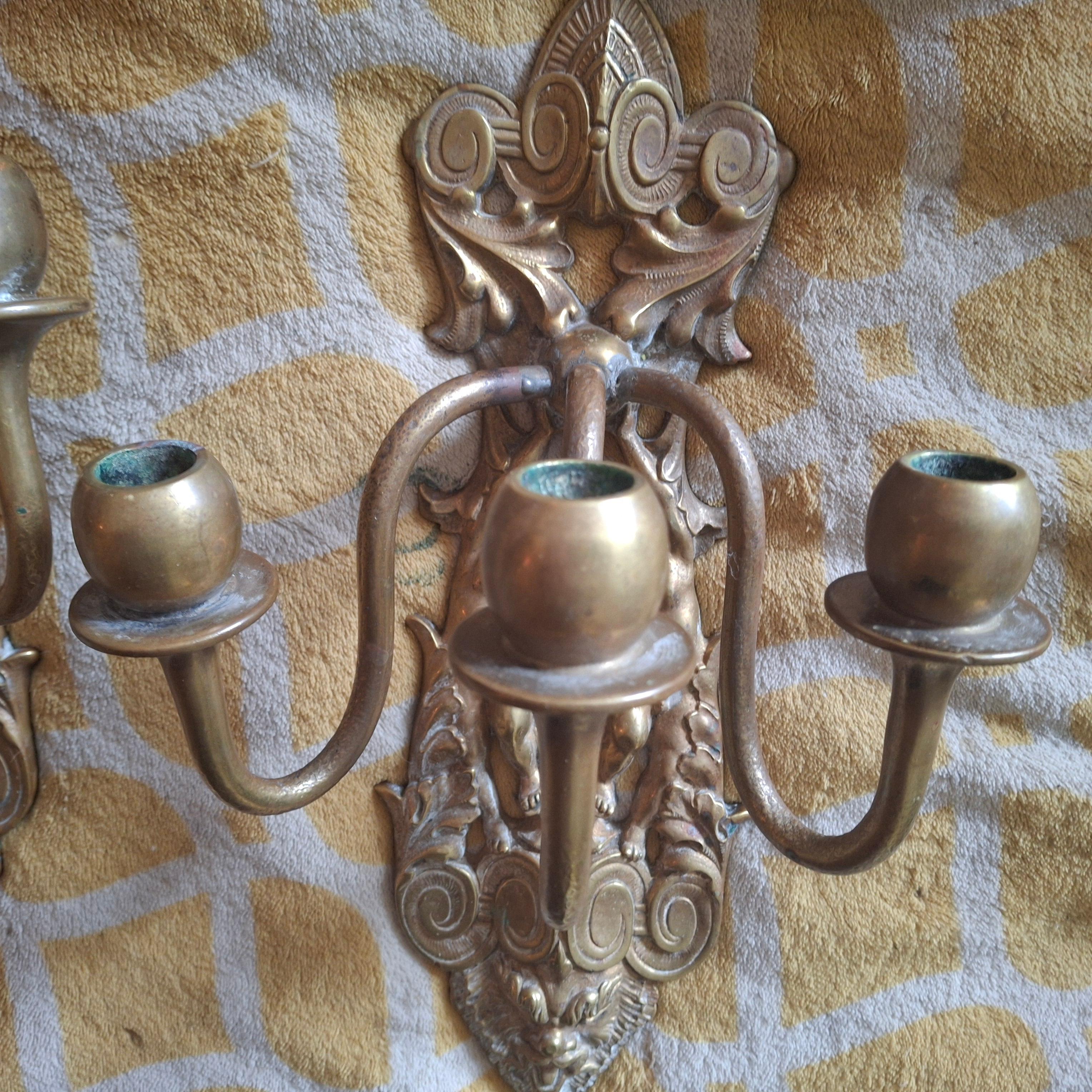 Coppia di candelabri cavallereschi francesi del XIX secolo in bronzo Luigi XVI, portacandele da parete in vendita 4
