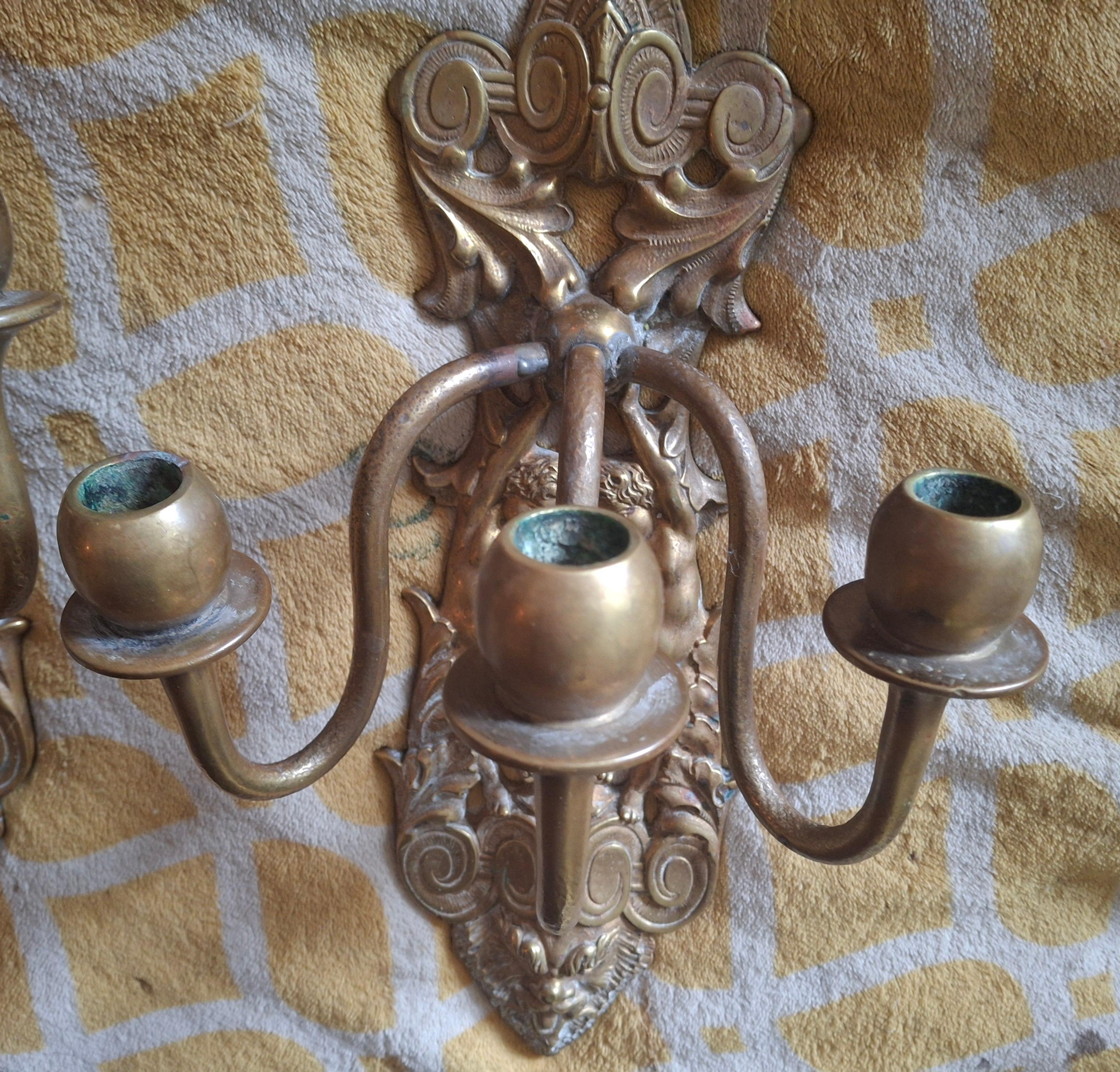 Coppia di candelabri cavallereschi francesi del XIX secolo in bronzo Luigi XVI, portacandele da parete in vendita 5