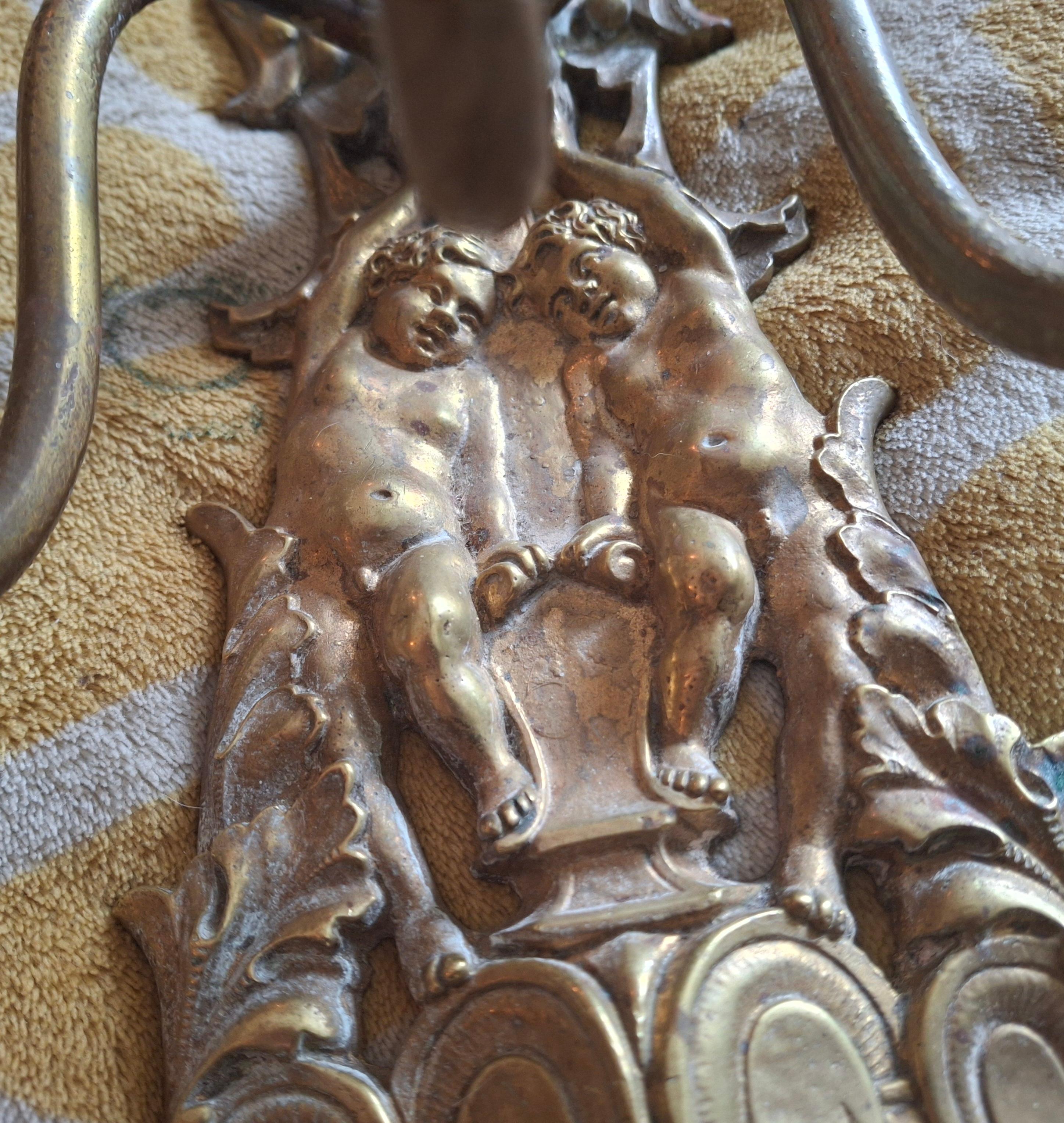 Coppia di candelabri cavallereschi francesi del XIX secolo in bronzo Luigi XVI, portacandele da parete in vendita 6