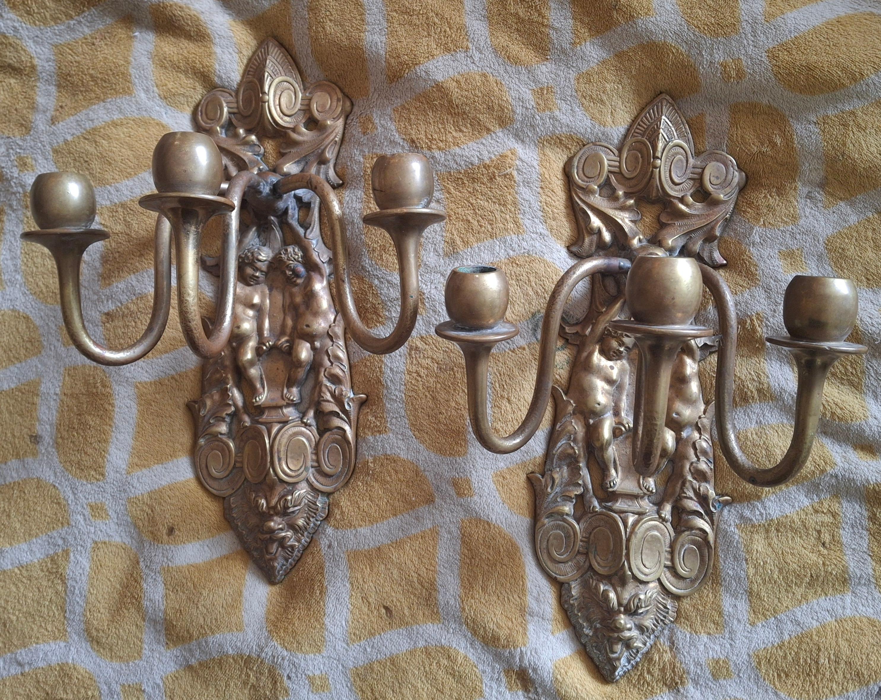 Francese Coppia di candelabri cavallereschi francesi del XIX secolo in bronzo Luigi XVI, portacandele da parete in vendita