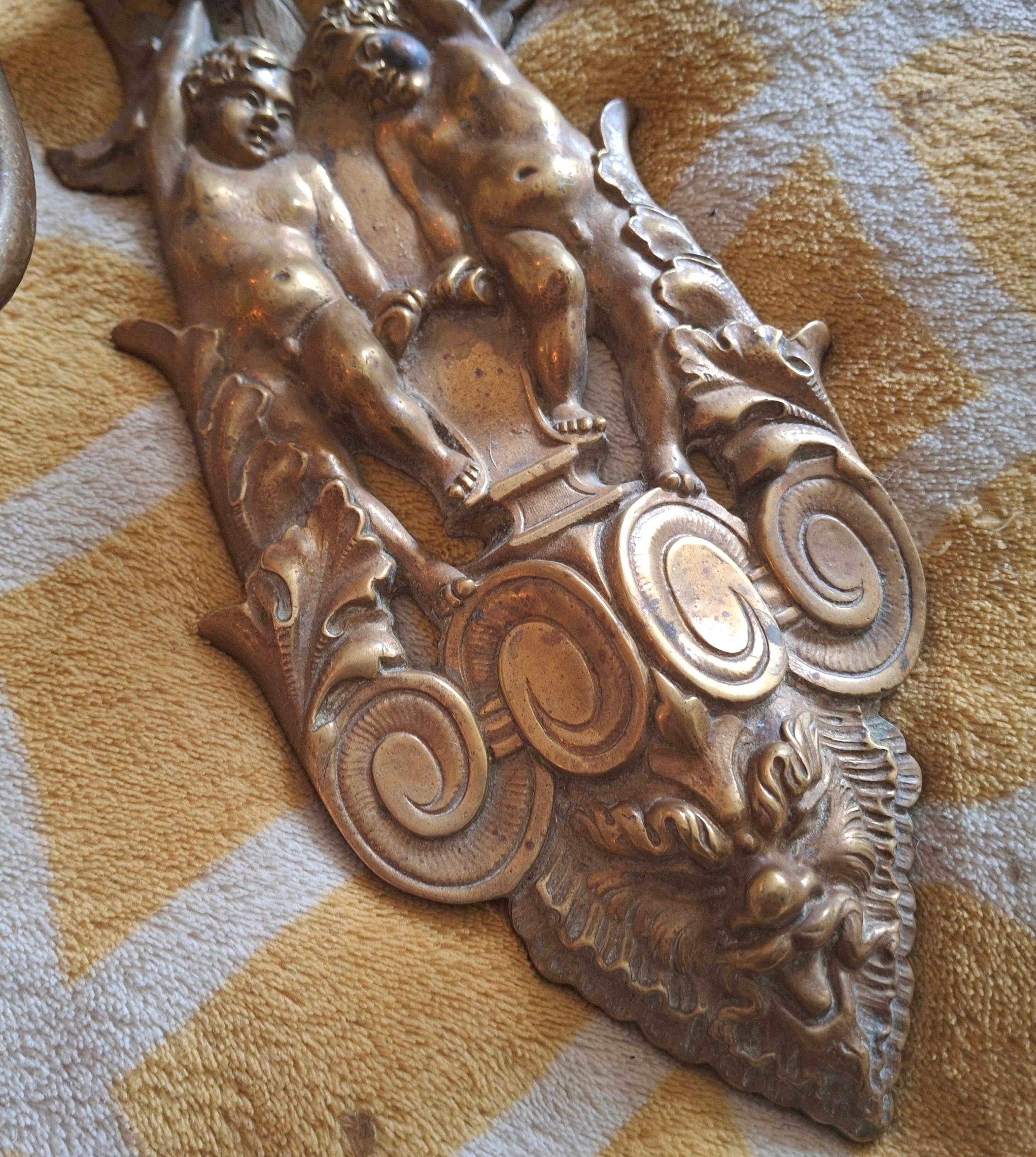 Fine XIX secolo Coppia di candelabri cavallereschi francesi del XIX secolo in bronzo Luigi XVI, portacandele da parete in vendita