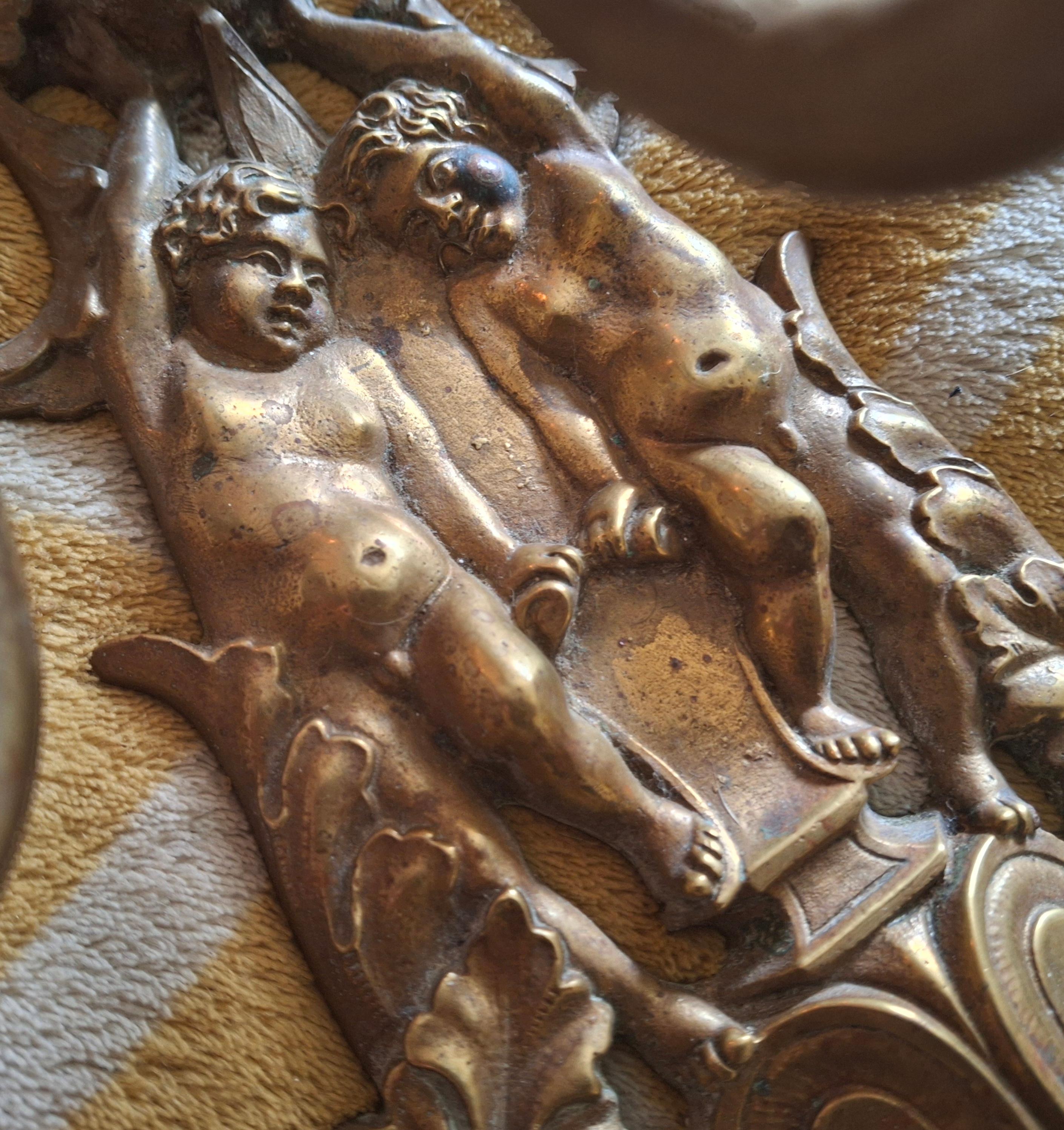 Bronzo Coppia di candelabri cavallereschi francesi del XIX secolo in bronzo Luigi XVI, portacandele da parete in vendita