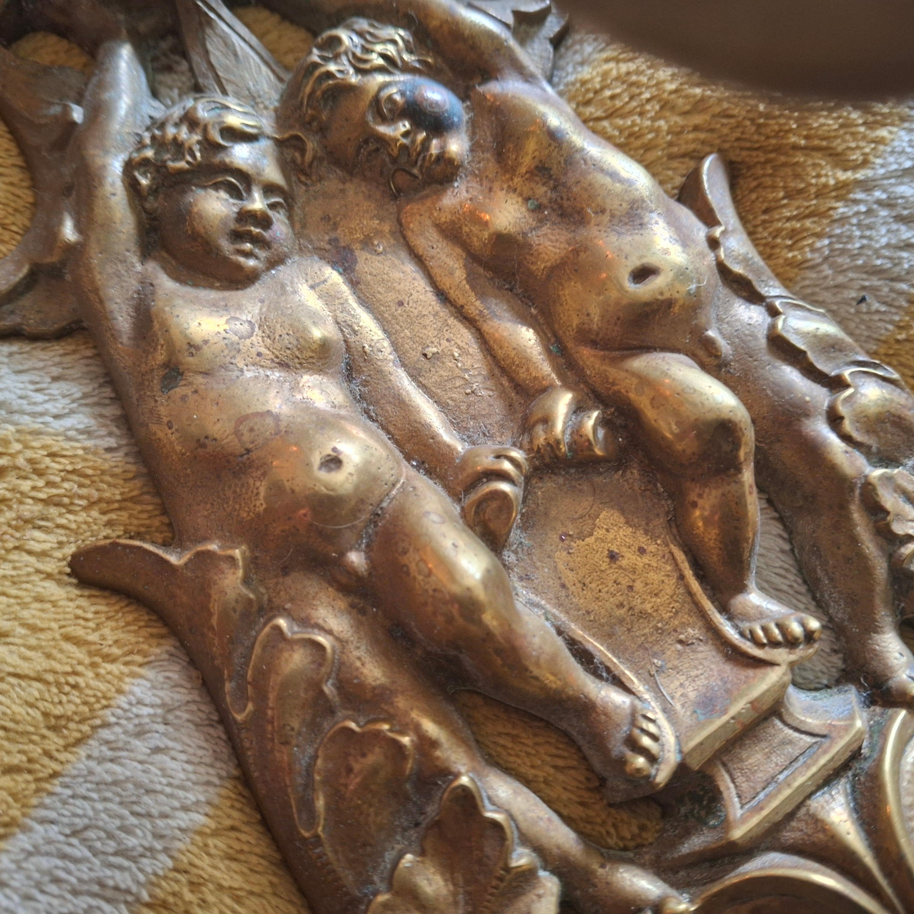 Coppia di candelabri cavallereschi francesi del XIX secolo in bronzo Luigi XVI, portacandele da parete in vendita 2