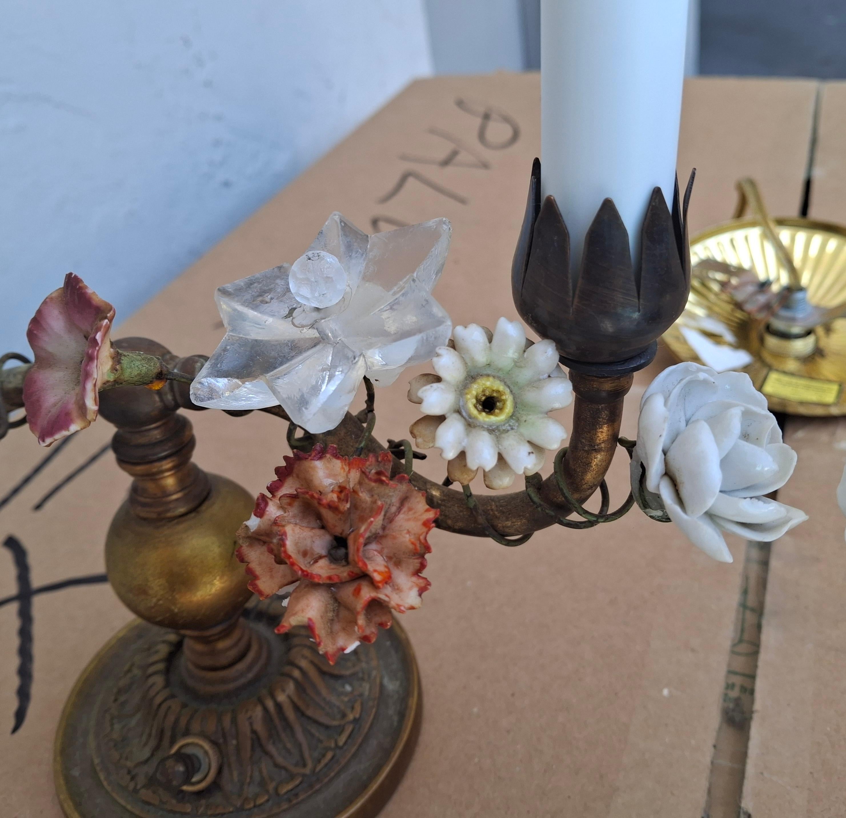 Paire de lampes de boudoir d'appoint/de table Louis XVI du 19ème siècle en bronze/porcelaine à fleurs en vente 5
