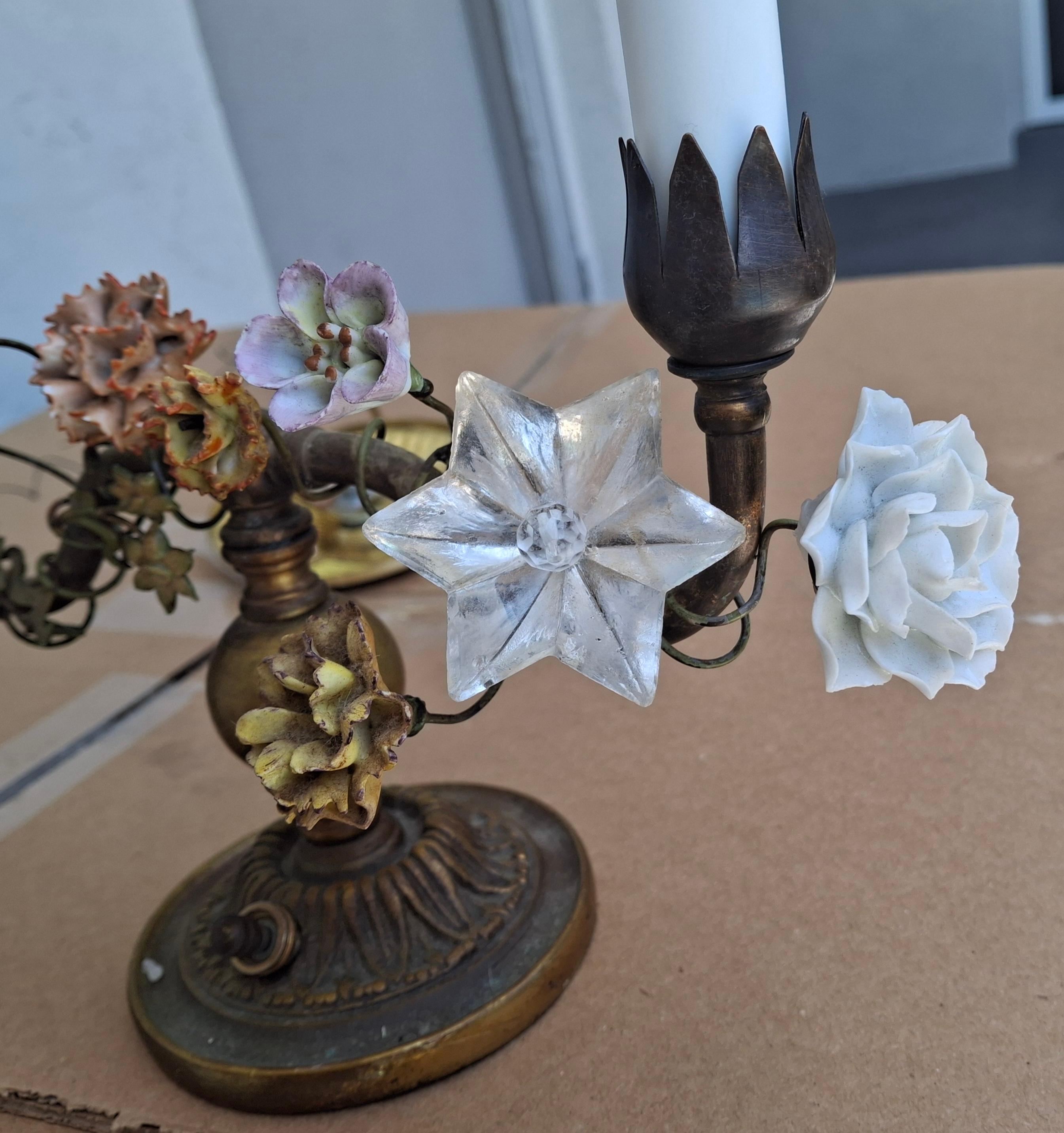 Paire de lampes de boudoir d'appoint/de table Louis XVI du 19ème siècle en bronze/porcelaine à fleurs en vente 10