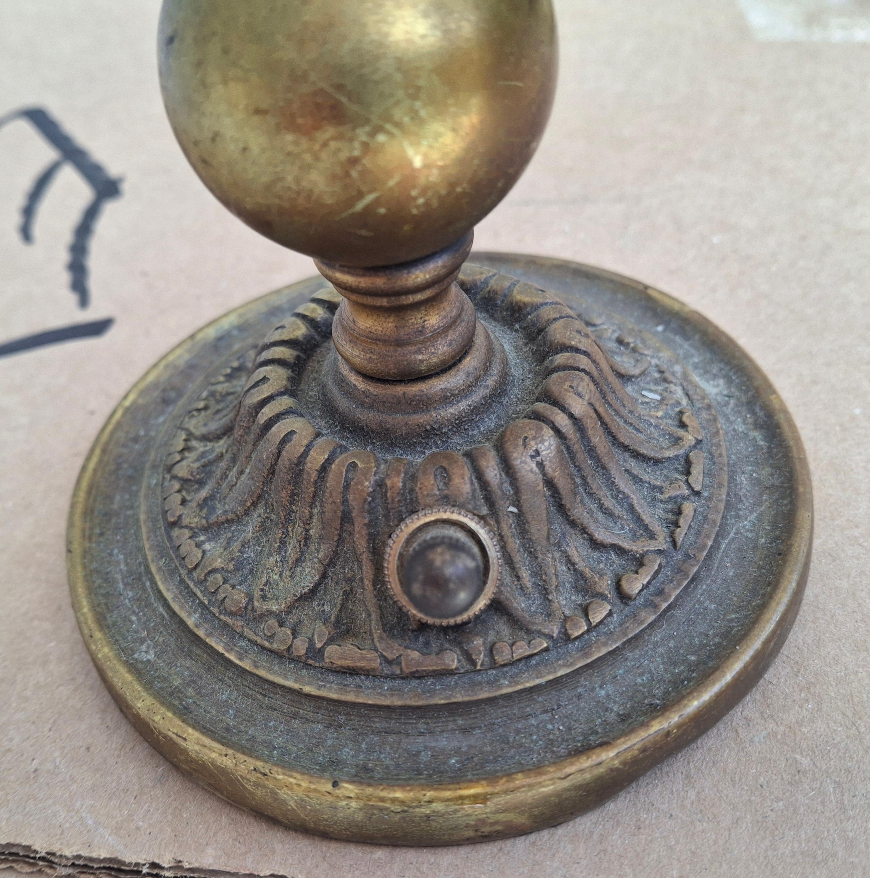 Paire de lampes de boudoir d'appoint/de table Louis XVI du 19ème siècle en bronze/porcelaine à fleurs en vente 11