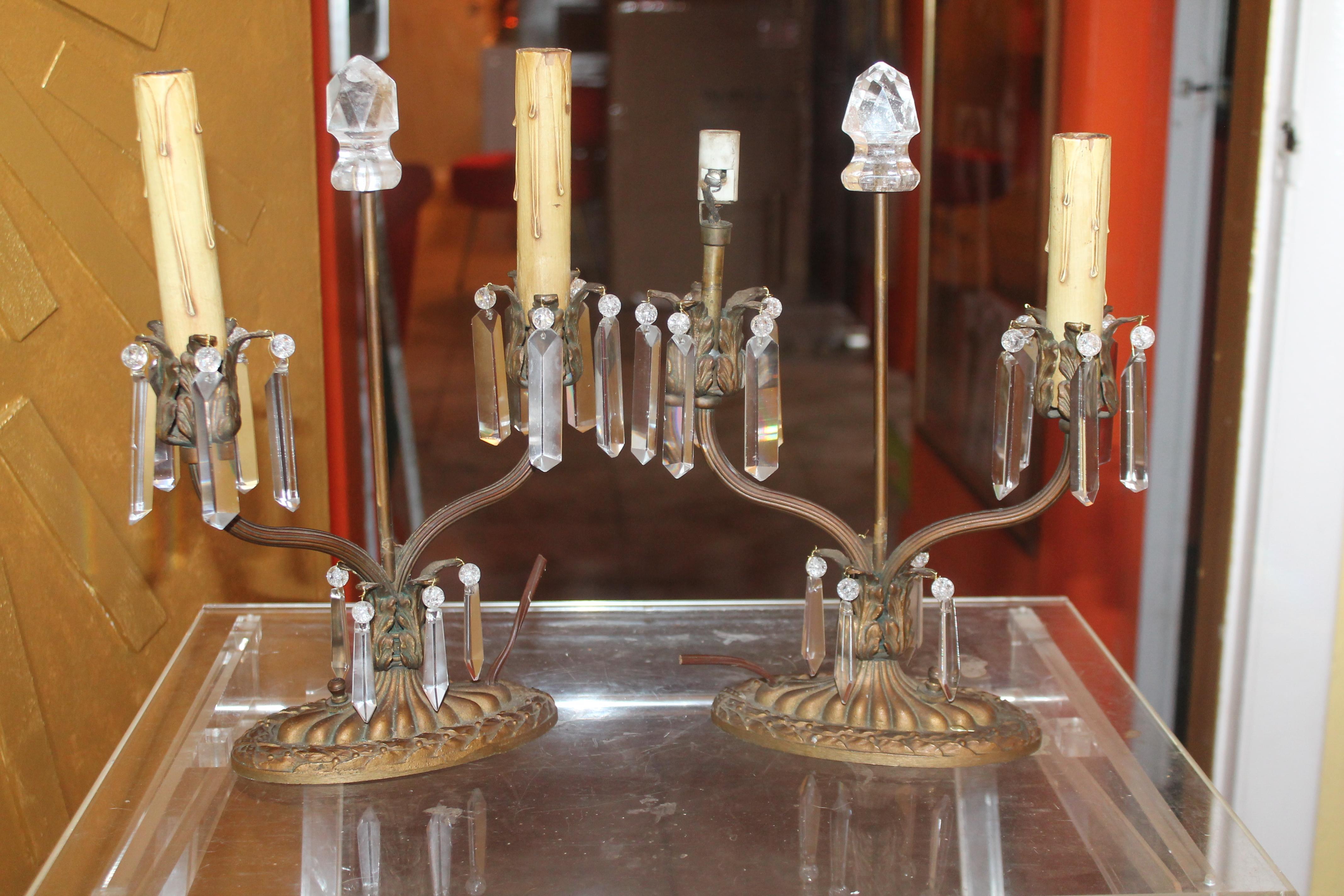Français Paire de lampes de table Napoléon III en bronze, cristal de roche et cristal taillé du XIXe siècle en vente