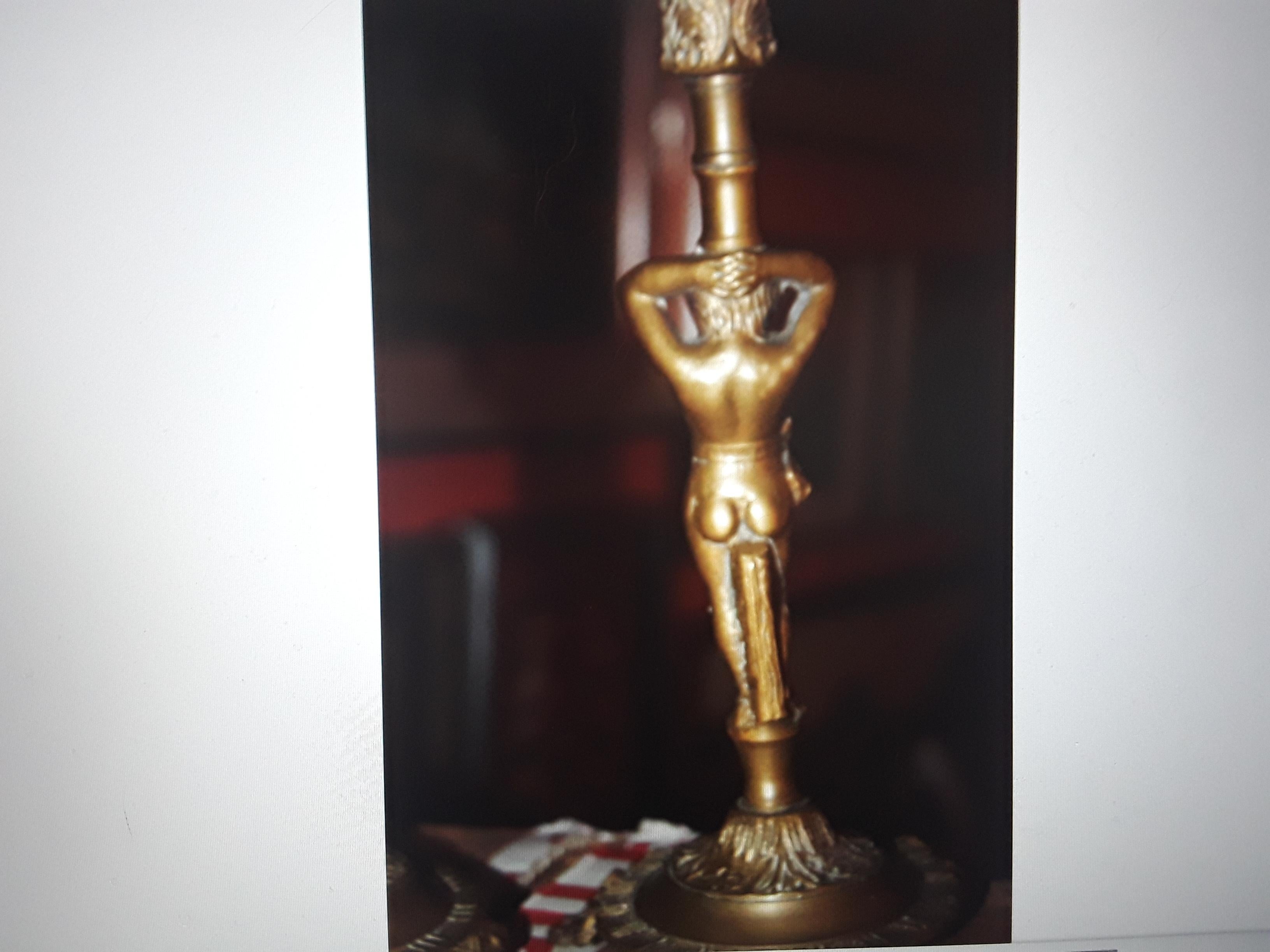 Fine XIX secolo Coppia di portacandele francesi NapoleoneIII in bronzo con putto e cherubino in vendita
