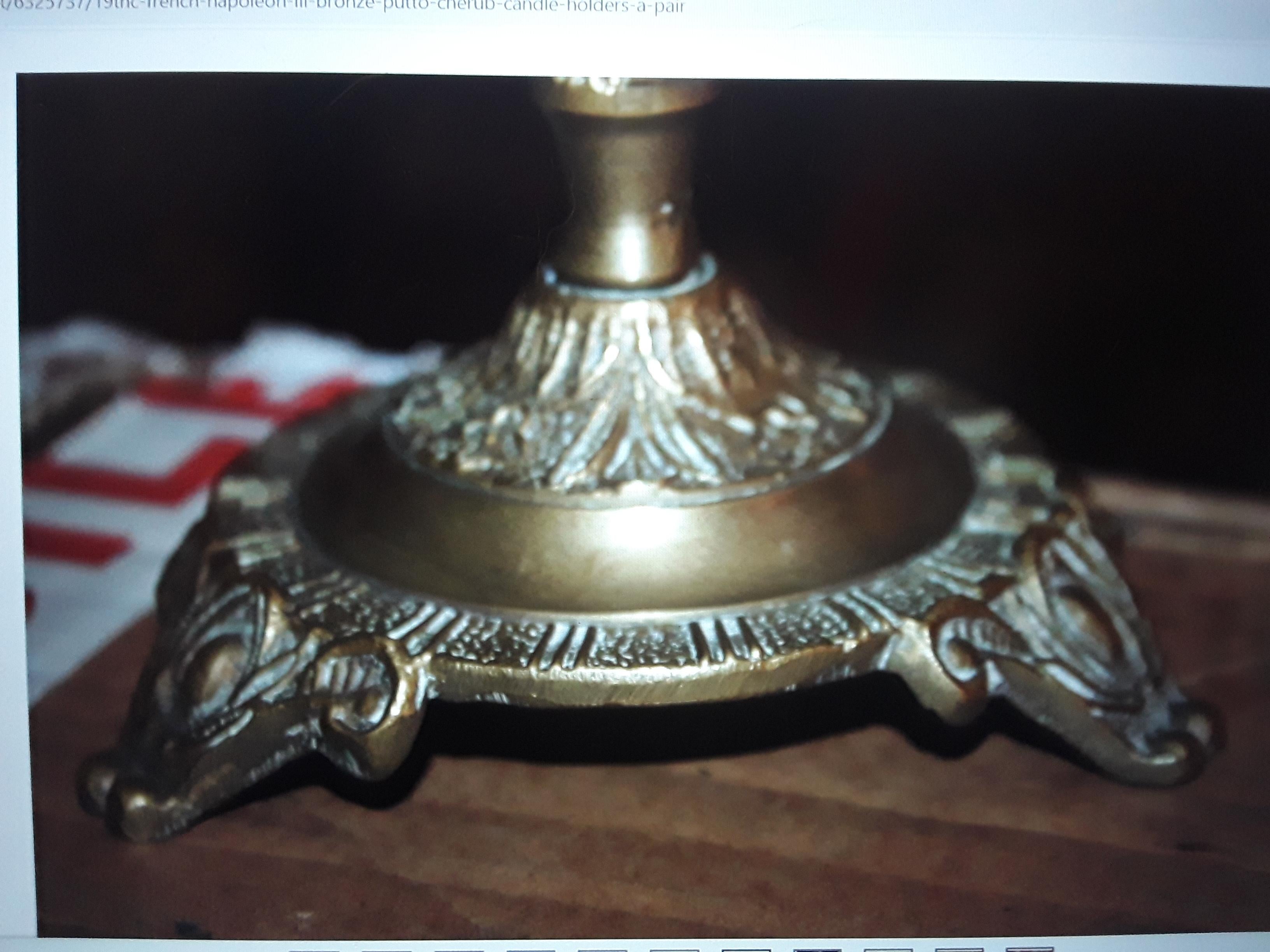 Paar französische NapoleonIII Bronze-Kerzenhalter Putto/ Cherub aus dem 19. Jahrhundert im Angebot 1