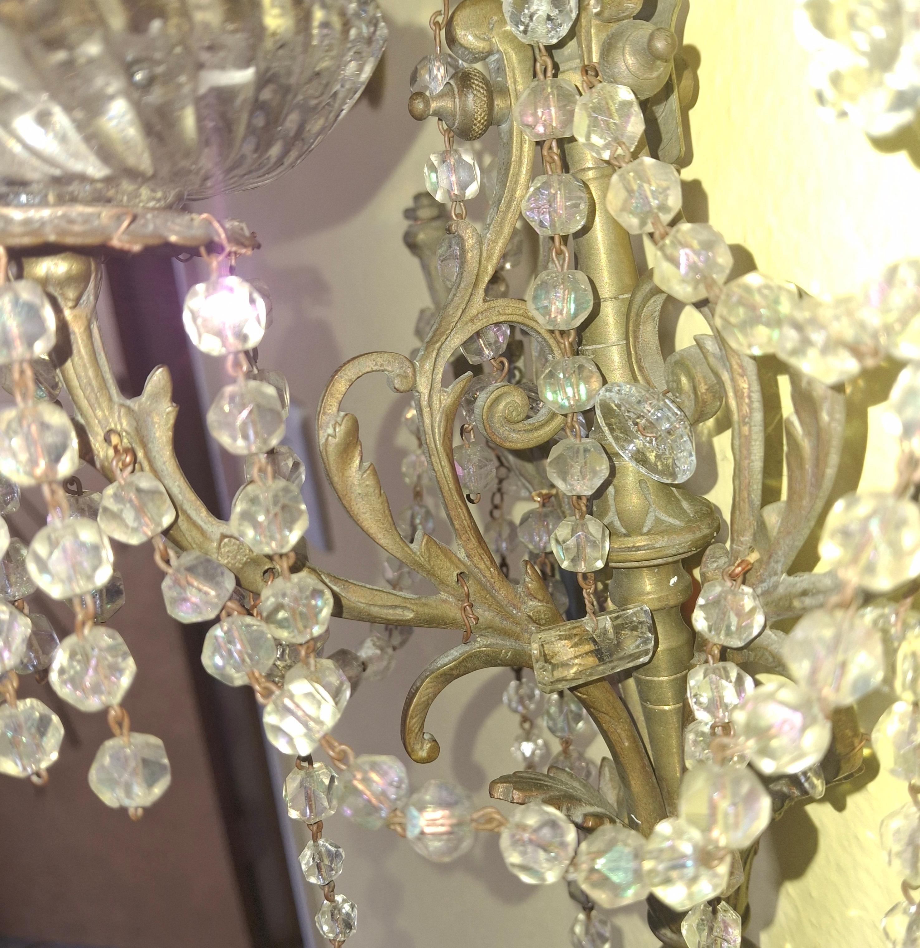 Paire d'appliques murales de style Régence française du 19e siècle en bronze avec cristal taillé en vente 3