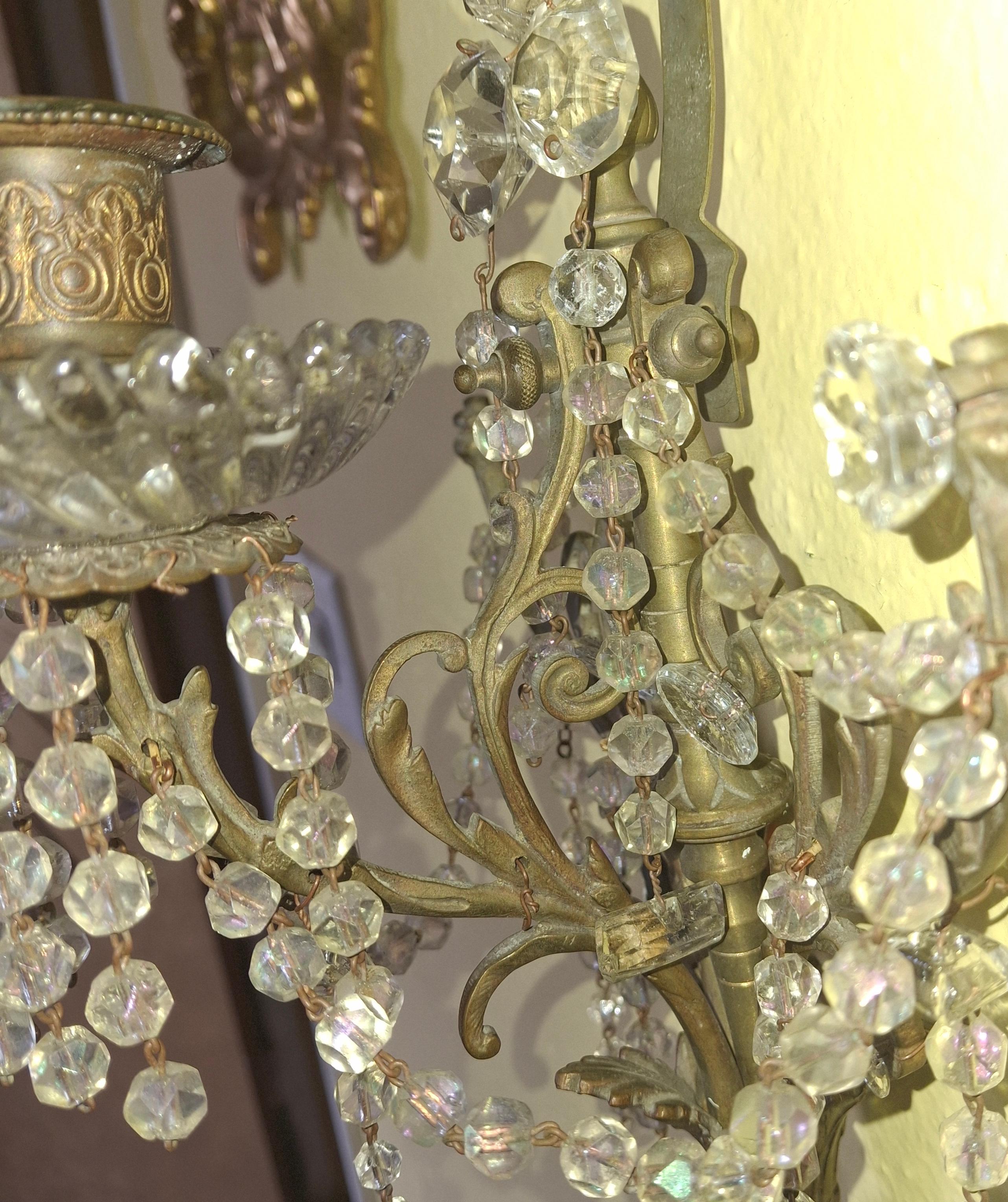 Paire d'appliques murales de style Régence française du 19e siècle en bronze avec cristal taillé en vente 4