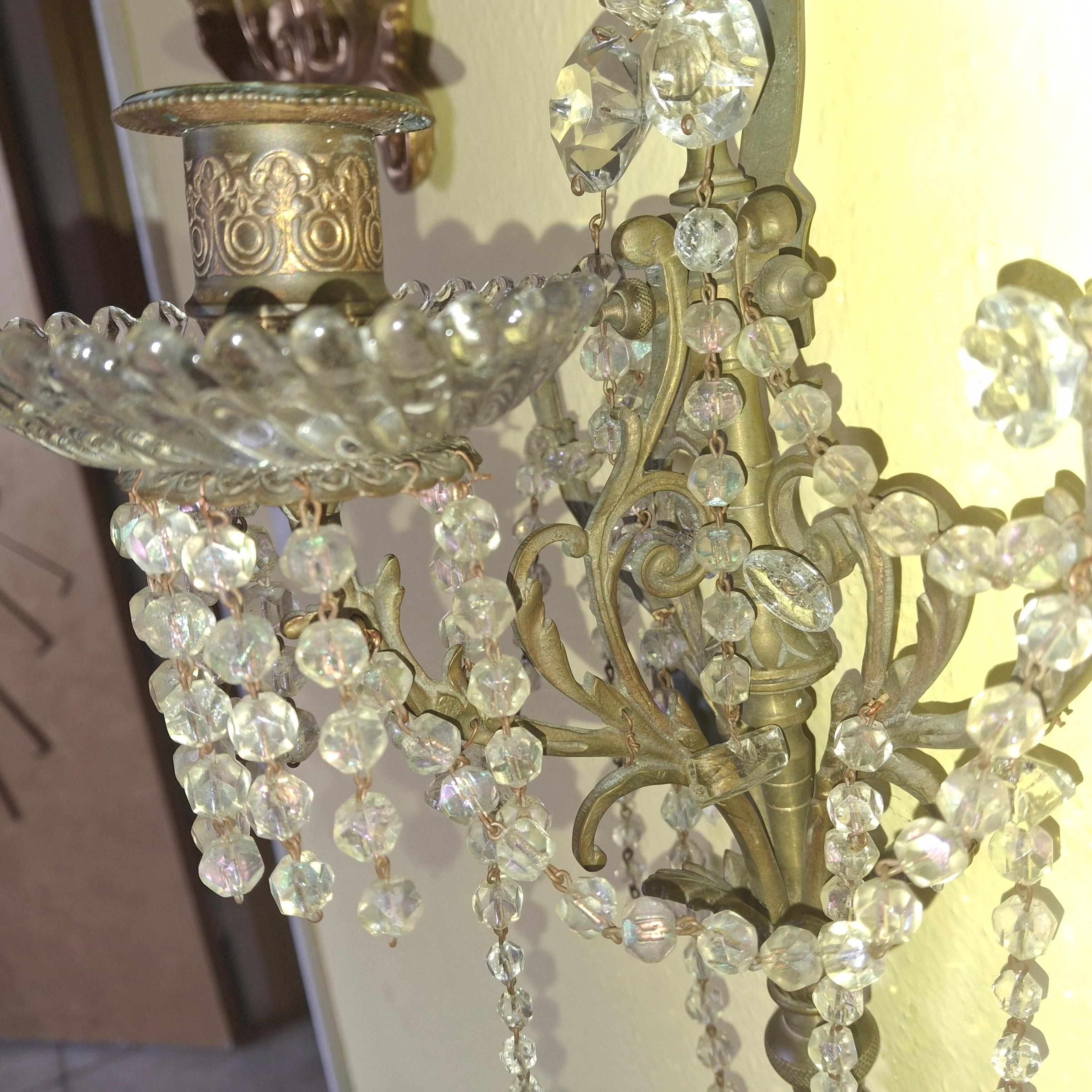 Paire d'appliques murales de style Régence française du 19e siècle en bronze avec cristal taillé en vente 5
