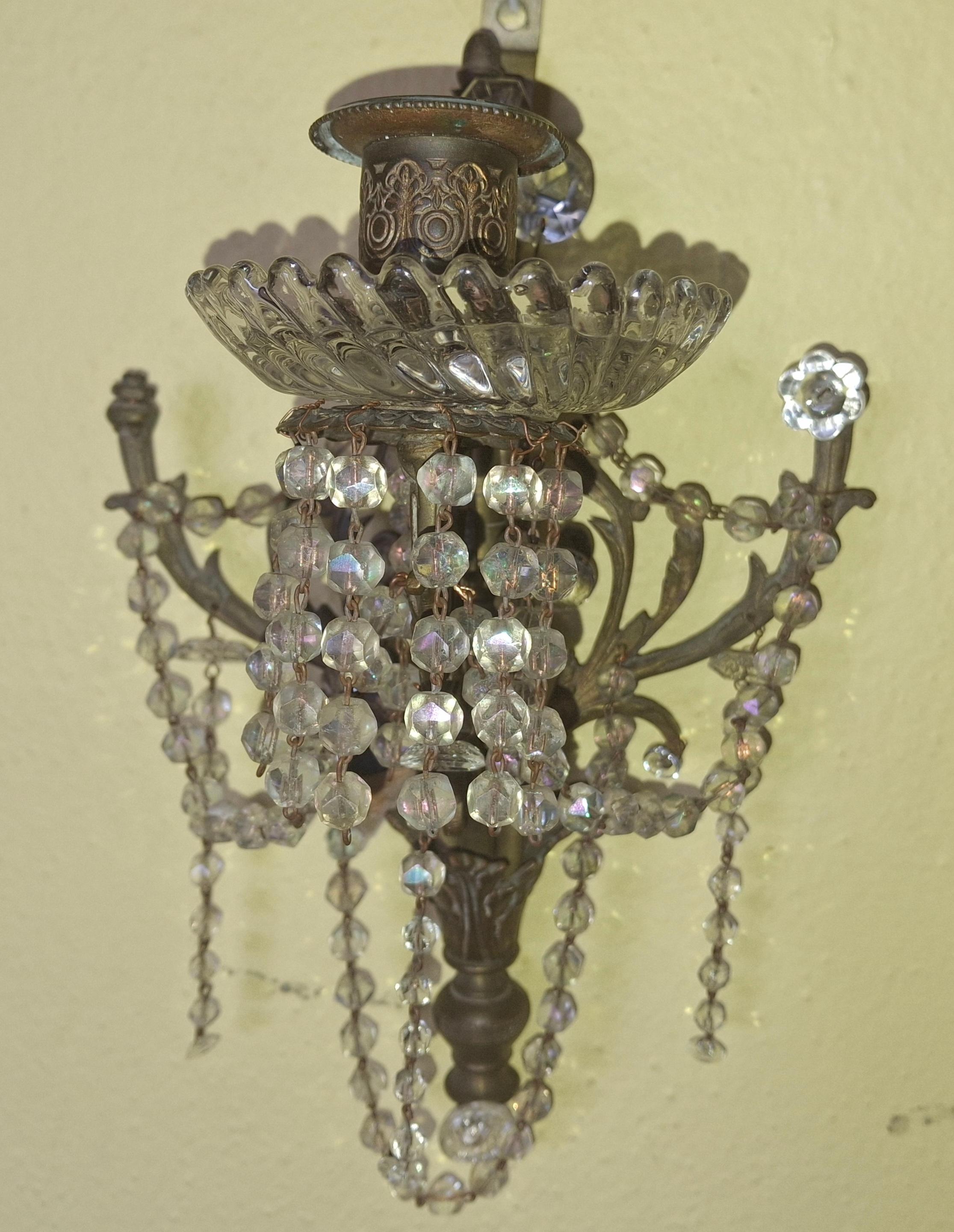 Paire d'appliques murales de style Régence française du 19e siècle en bronze avec cristal taillé en vente 6