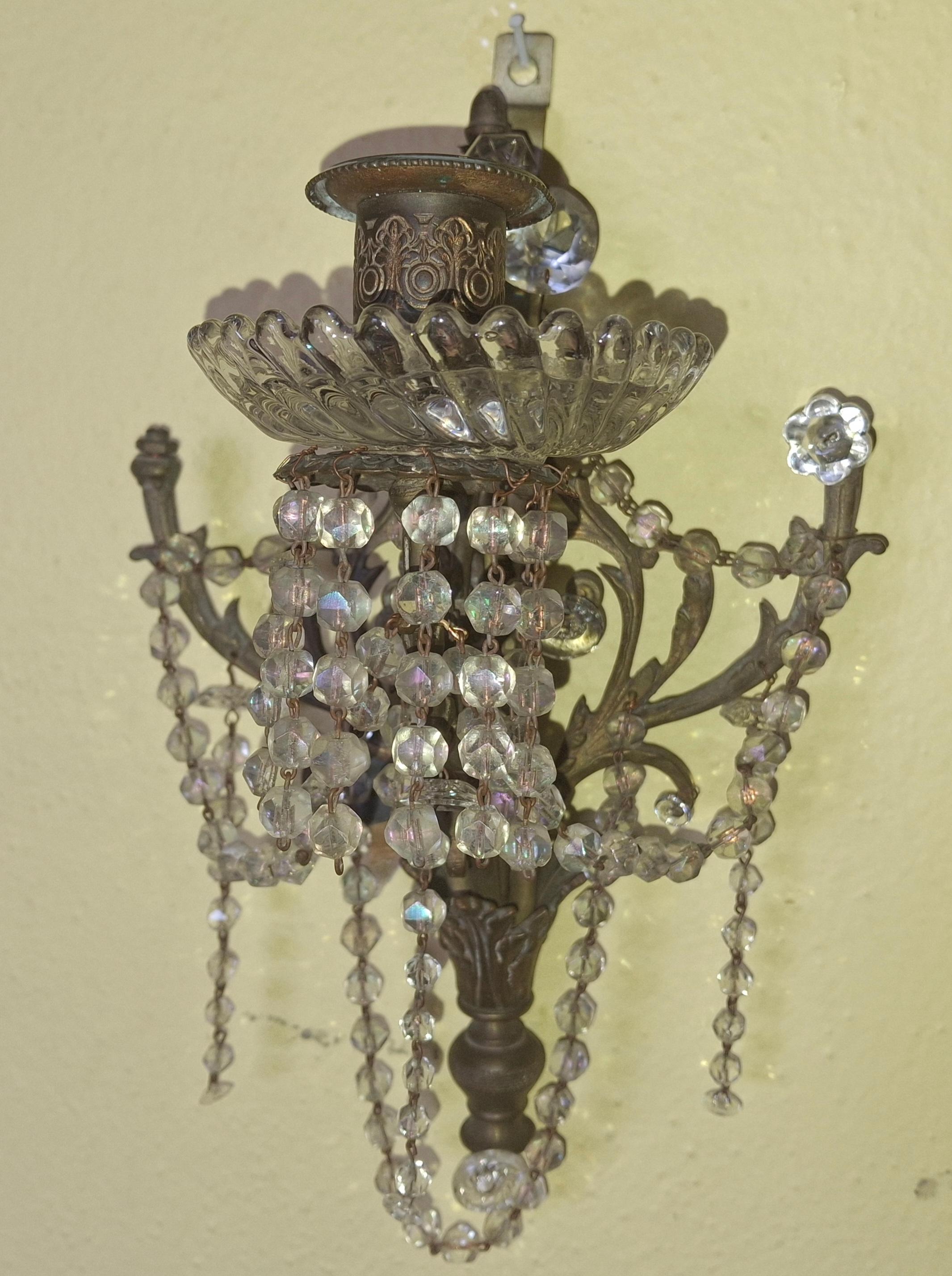 Paire d'appliques murales de style Régence française du 19e siècle en bronze avec cristal taillé en vente 8