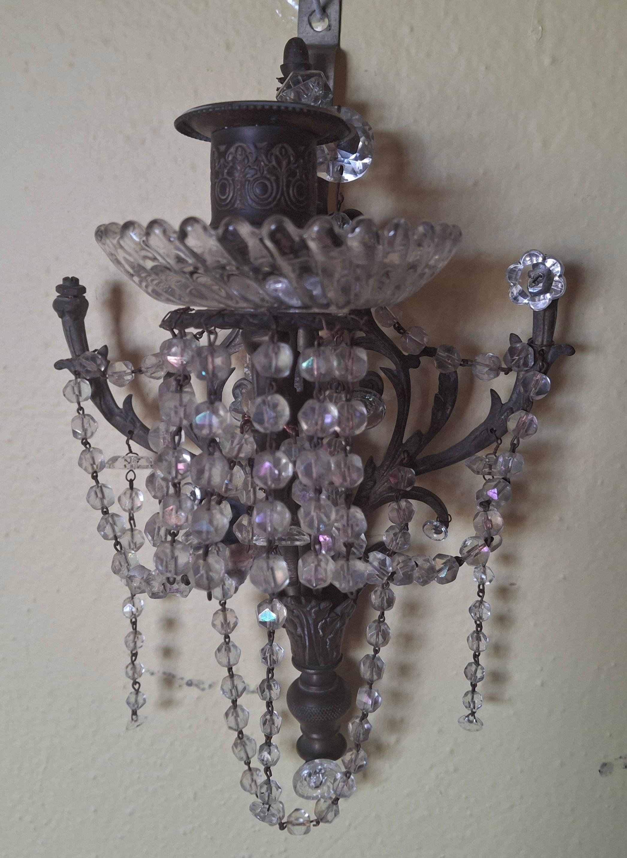 Paire d'appliques murales de style Régence française du 19e siècle en bronze avec cristal taillé en vente 11