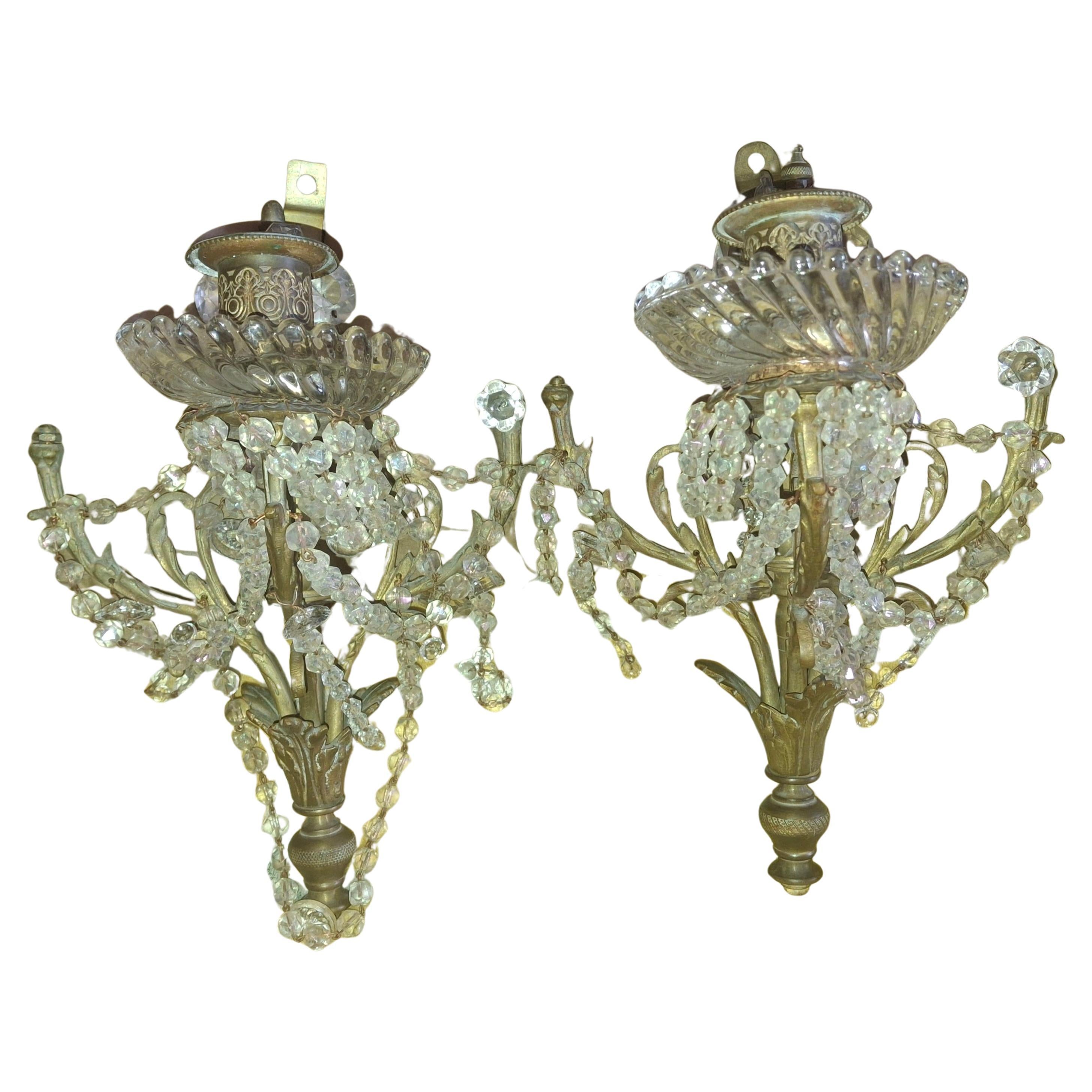 Coppia di lampade da parete a luce singola in bronzo con cristalli intagliati del 19° secolo.