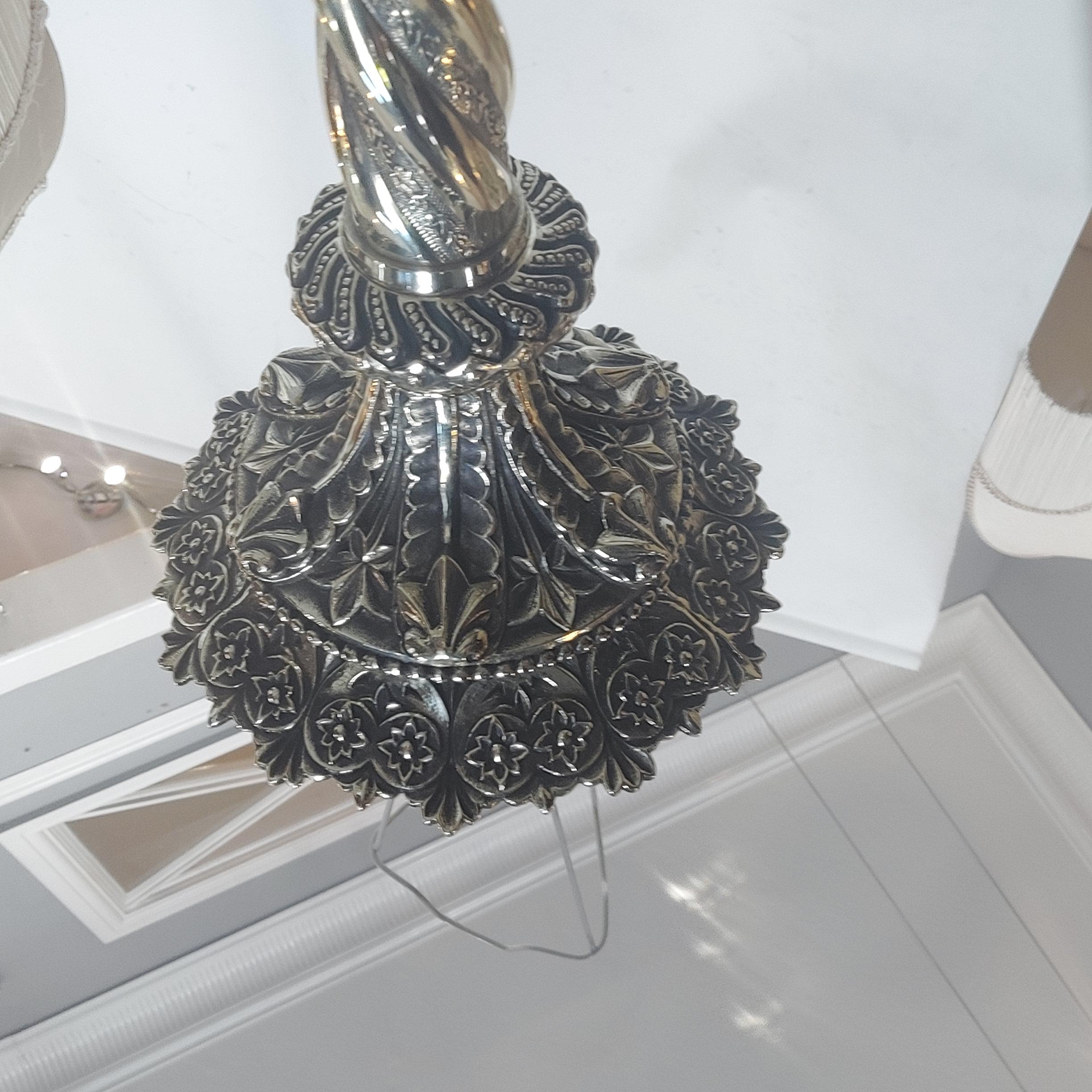 Paire 19ème siècle. Lampes gothiques à bâtons rompus en laiton en vente 1