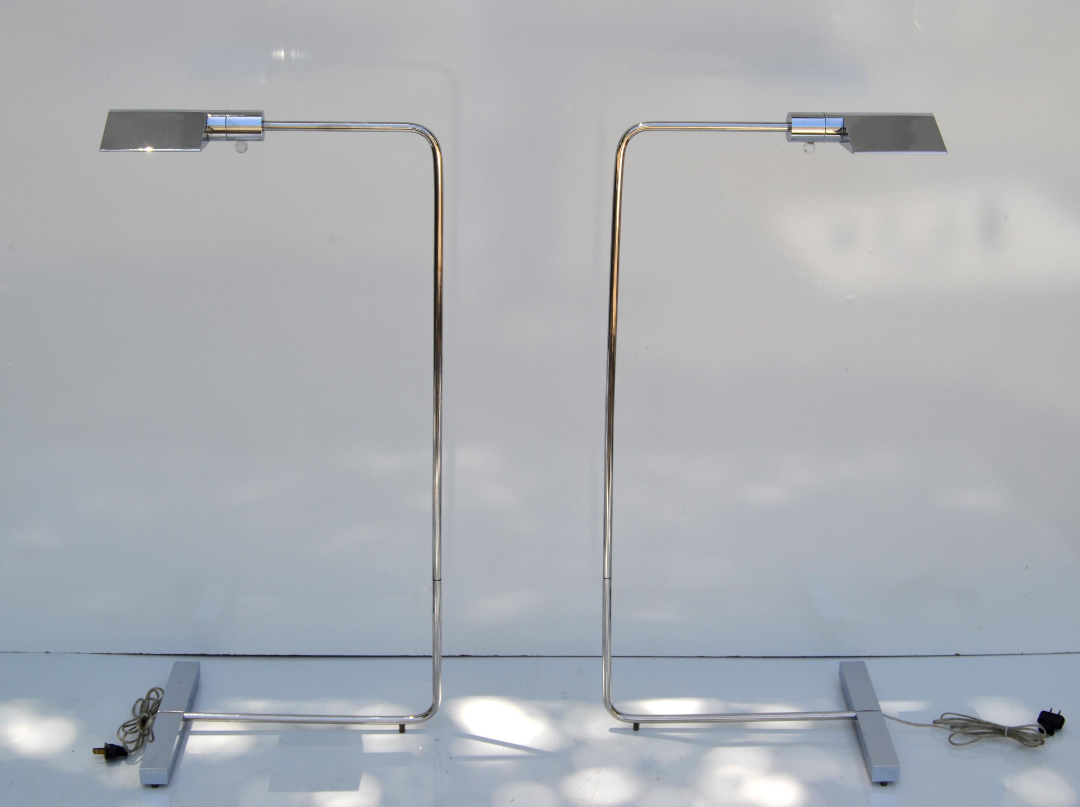 Exceptional Pair of 1UWV Floor Lamps in Chrome, Steel and Lucite by Cedric Hartman, Mid-Century America made in the 1970.
Classic Design with telescopic and height adjustable function & Lucite knob to turn it on / off.
Newly US wiring and in working