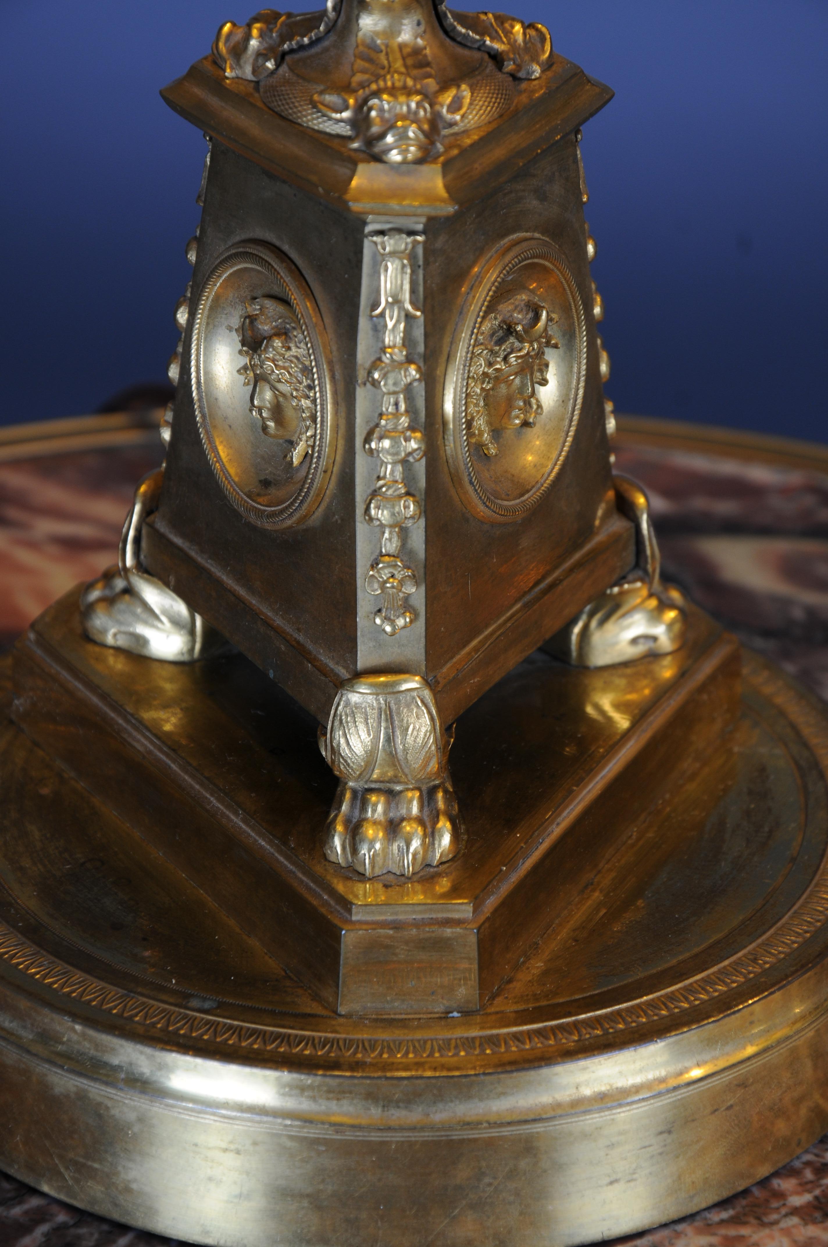 Paar (2) Empire-Bronze-Tischlampen aus der Zeit um 1805, Paris, Feuer vergoldet. (Frühes 19. Jahrhundert) im Angebot