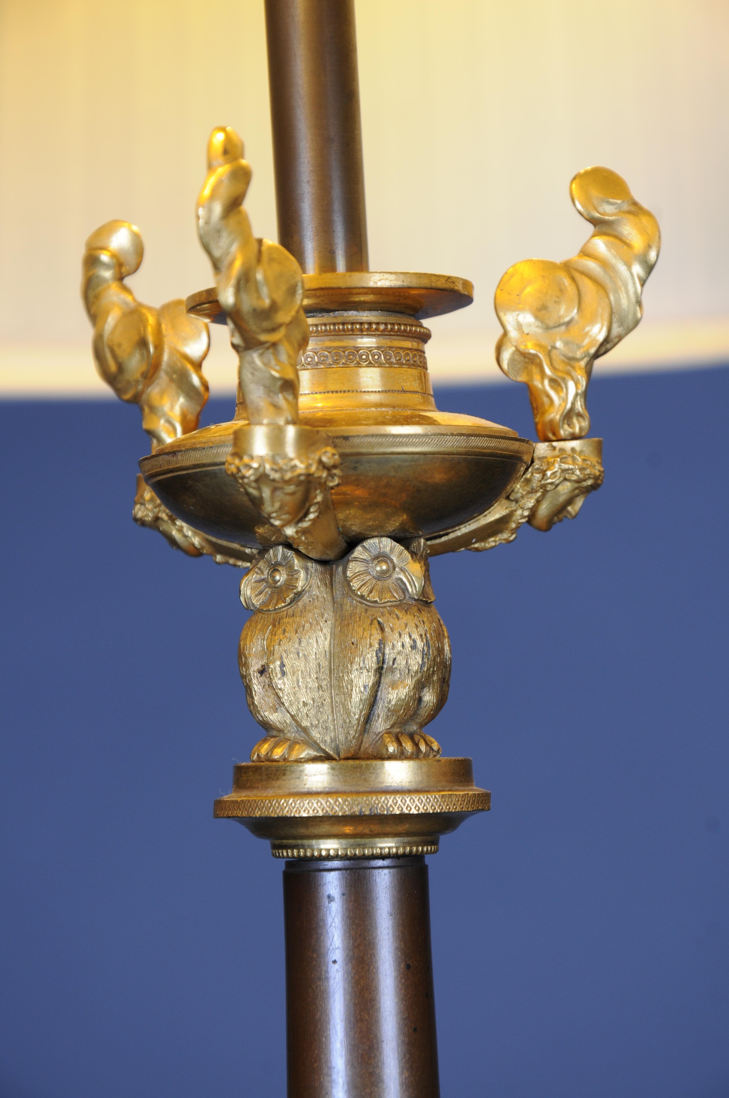 Paar (2) Empire-Bronze-Tischlampen aus der Zeit um 1805, Paris, Feuer vergoldet. im Angebot 1