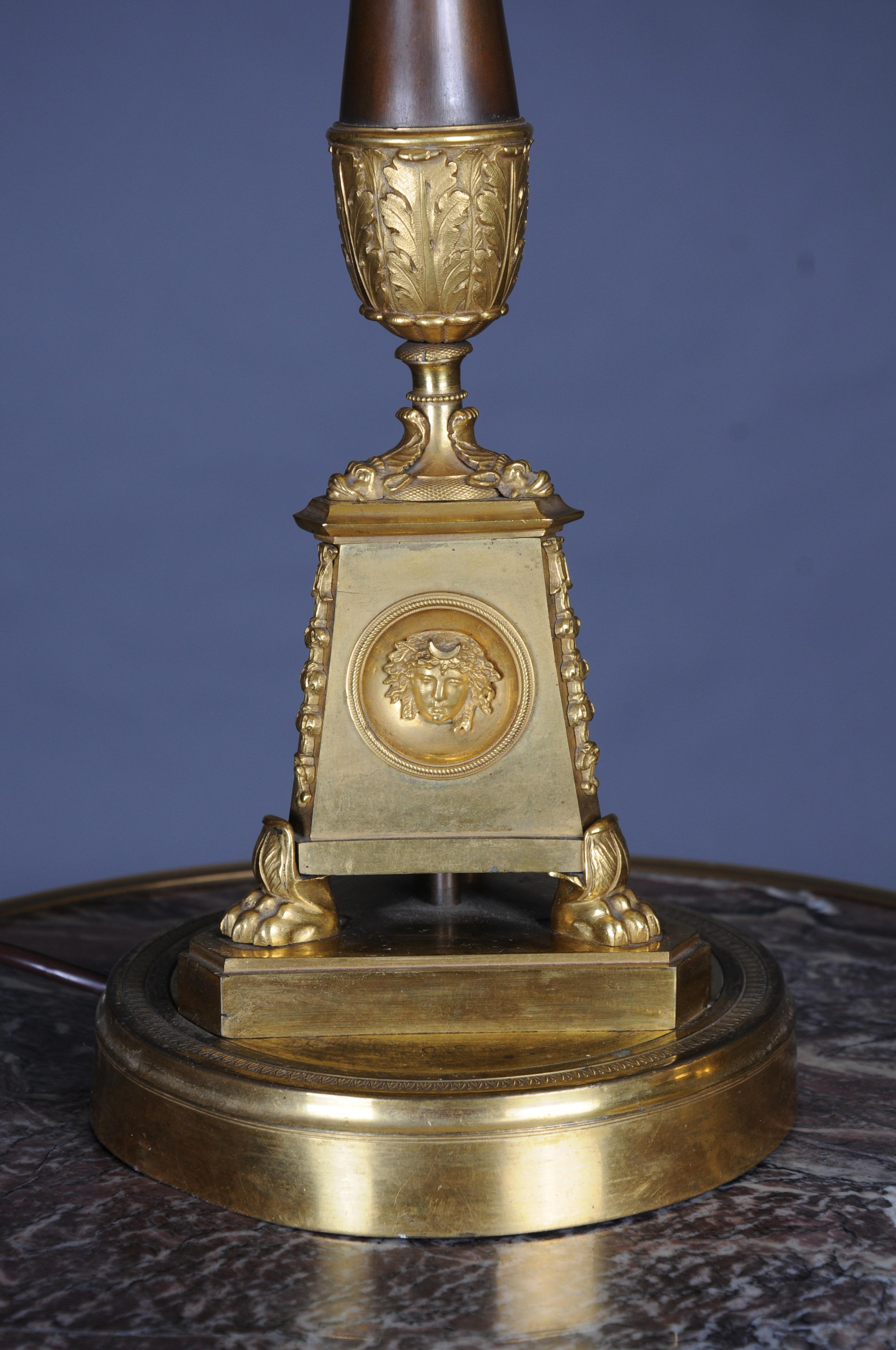 Paire (2) de lampes de table en bronze Empire vers 1805, Paris, dorées au feu. en vente 3