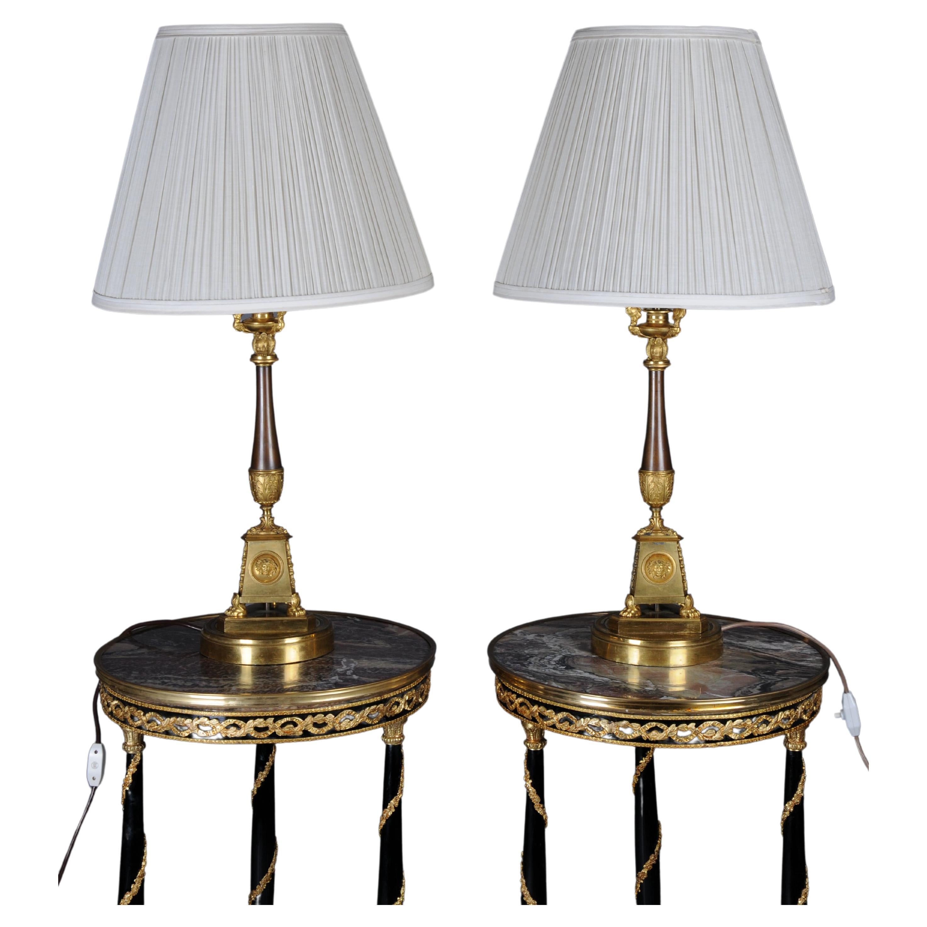 Paire (2) de lampes de table en bronze Empire vers 1805, Paris, dorées au feu. en vente