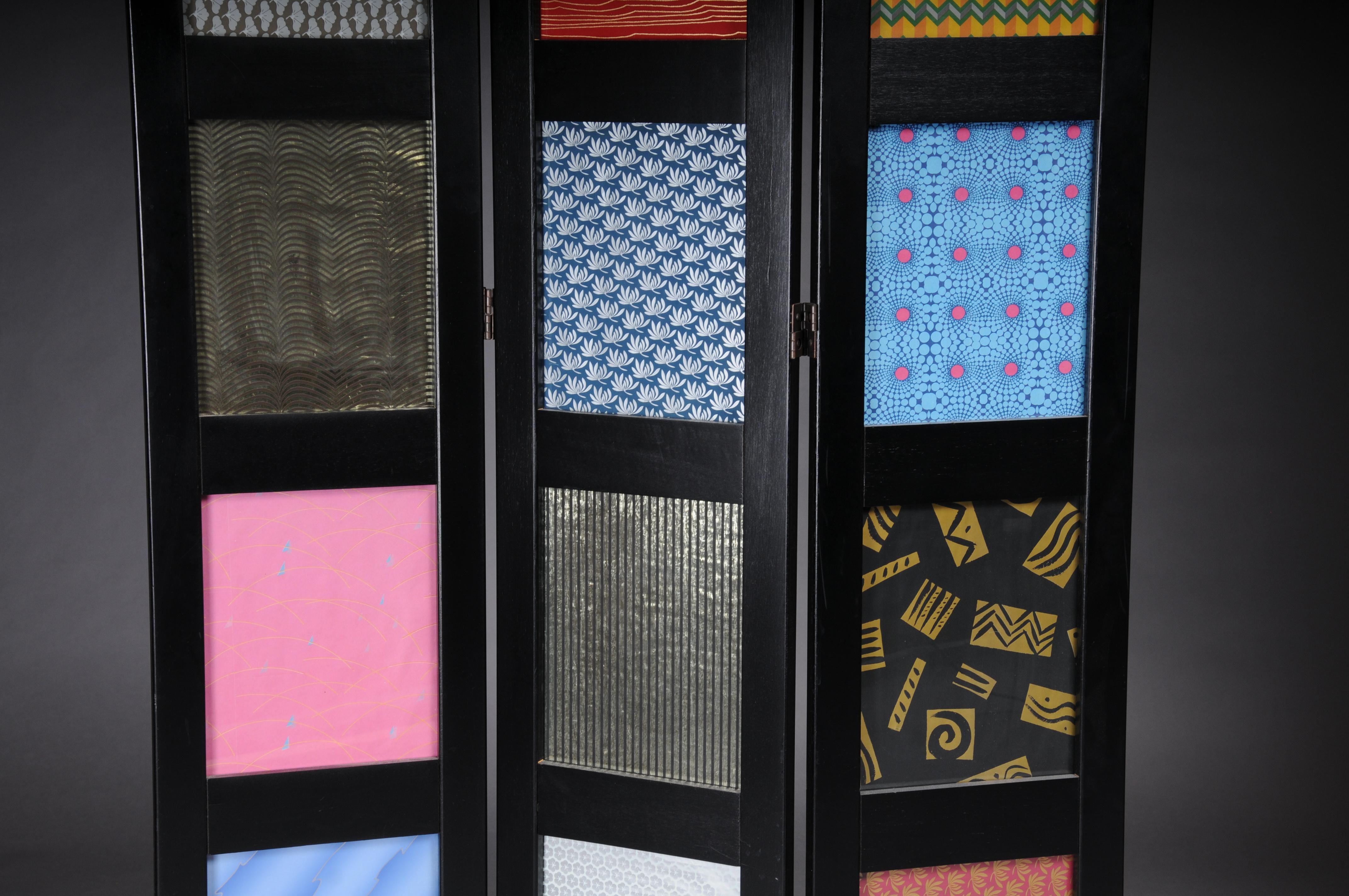 Pair (2) Exceptional multi-colored ebonized room divider/screen. In Good Condition For Sale In Berlin, DE