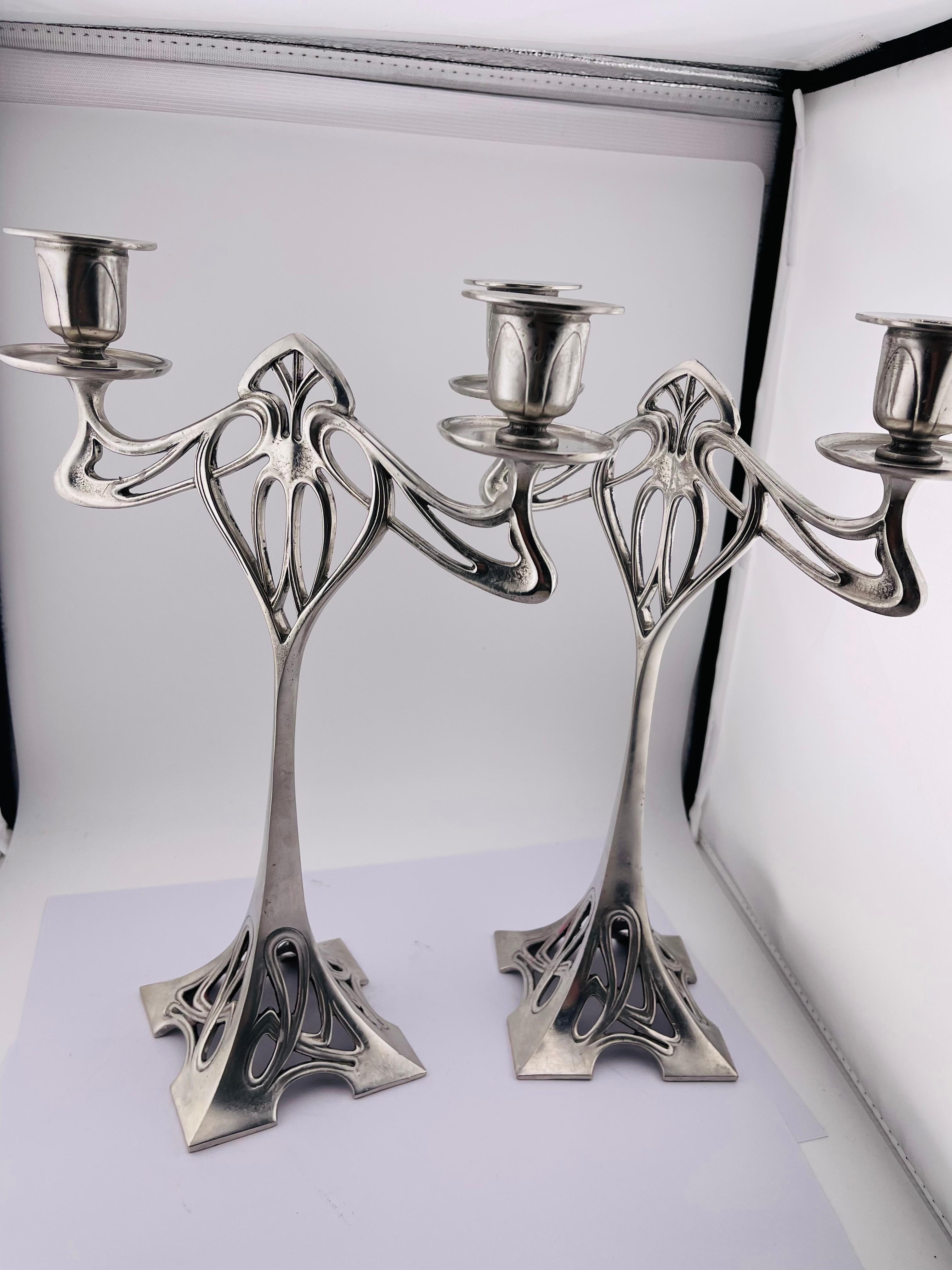 Coppia (2) imponenti candelabri Art Nouveau in peltro, placcati in argento In condizioni buone in vendita a Berlin, DE