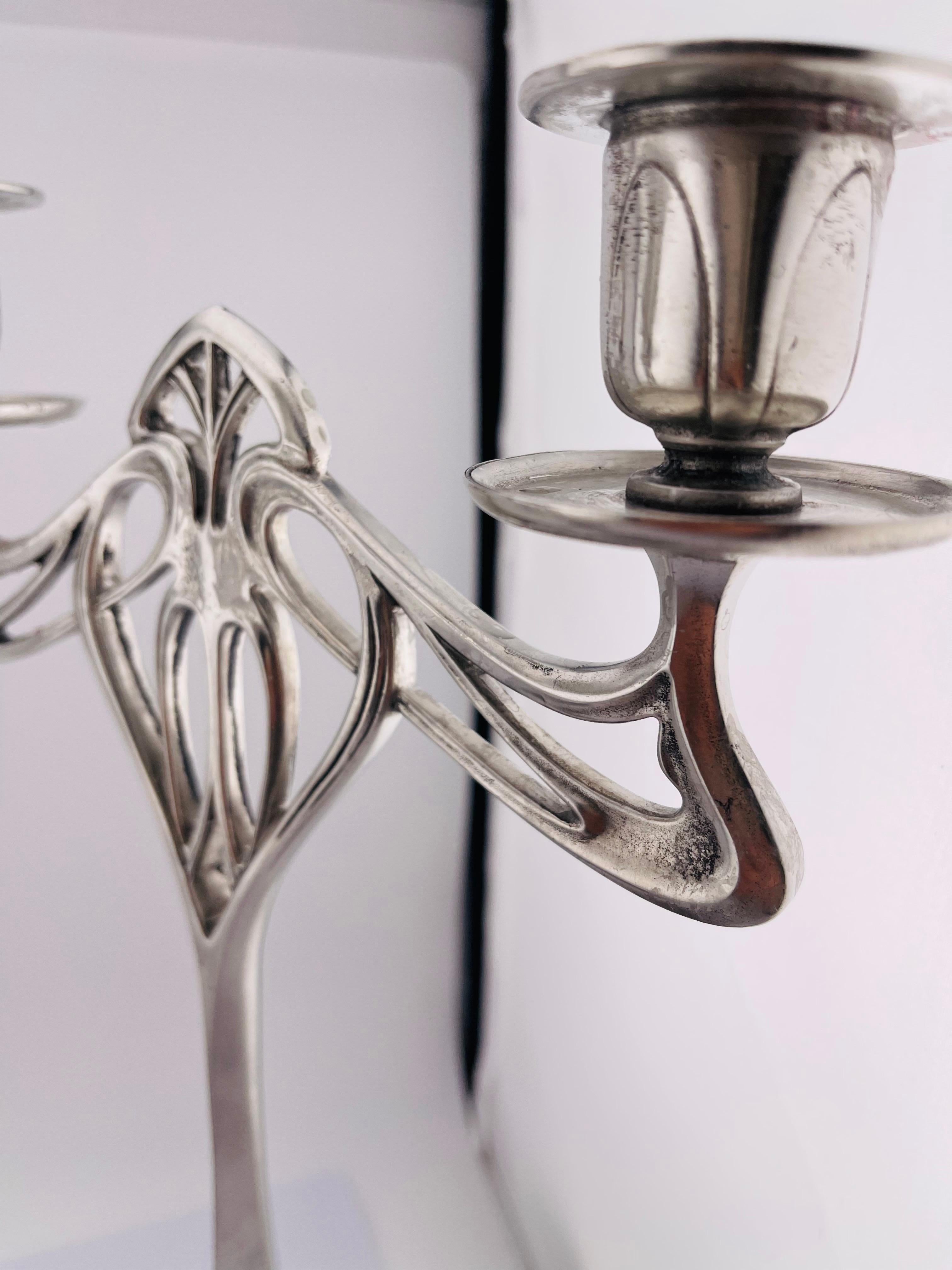 XX secolo Coppia (2) imponenti candelabri Art Nouveau in peltro, placcati in argento in vendita