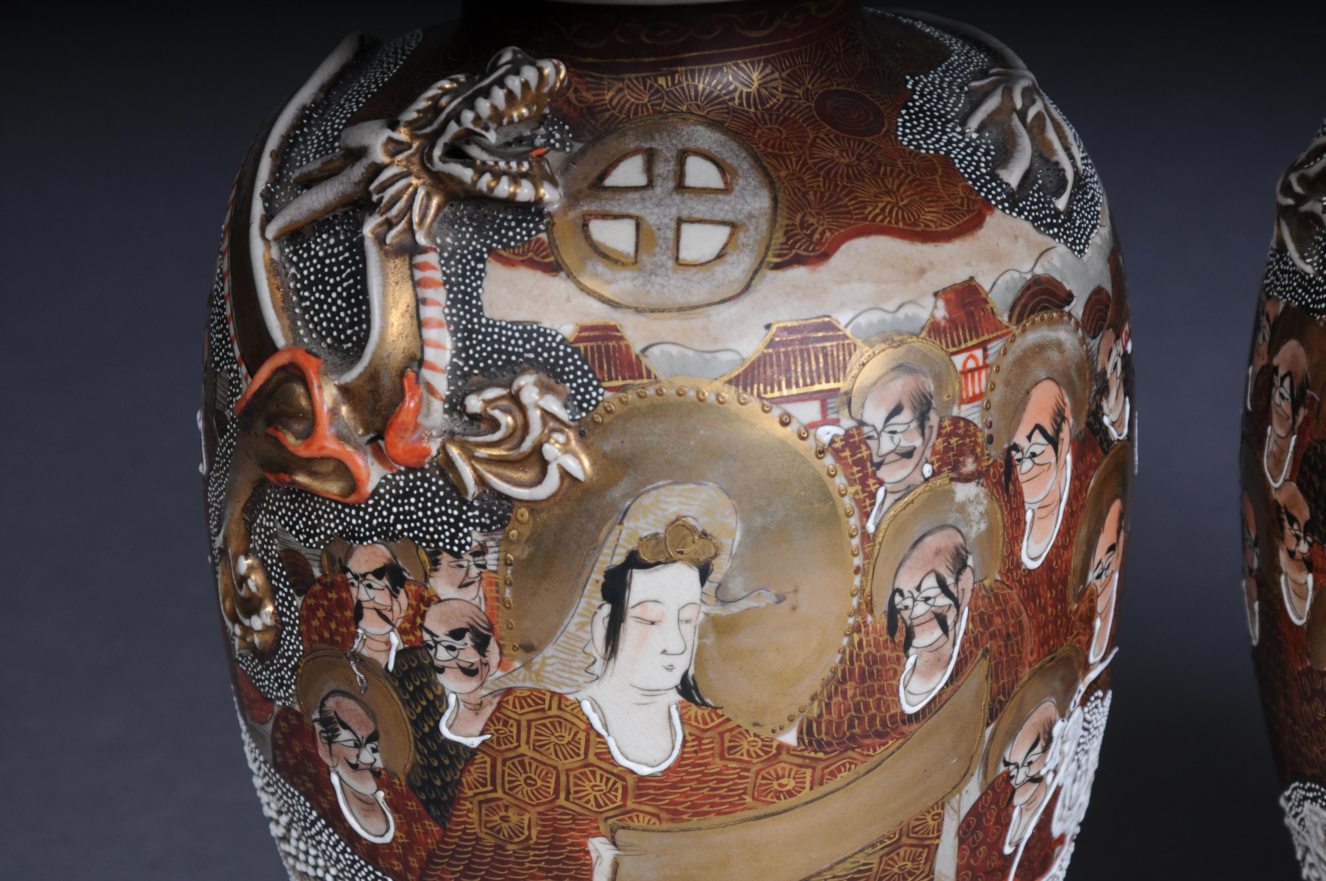 Paire (2) de vases japonais Satsuma, Choshuzan, poterie japonaise Satsuma, période Meiji en vente 2