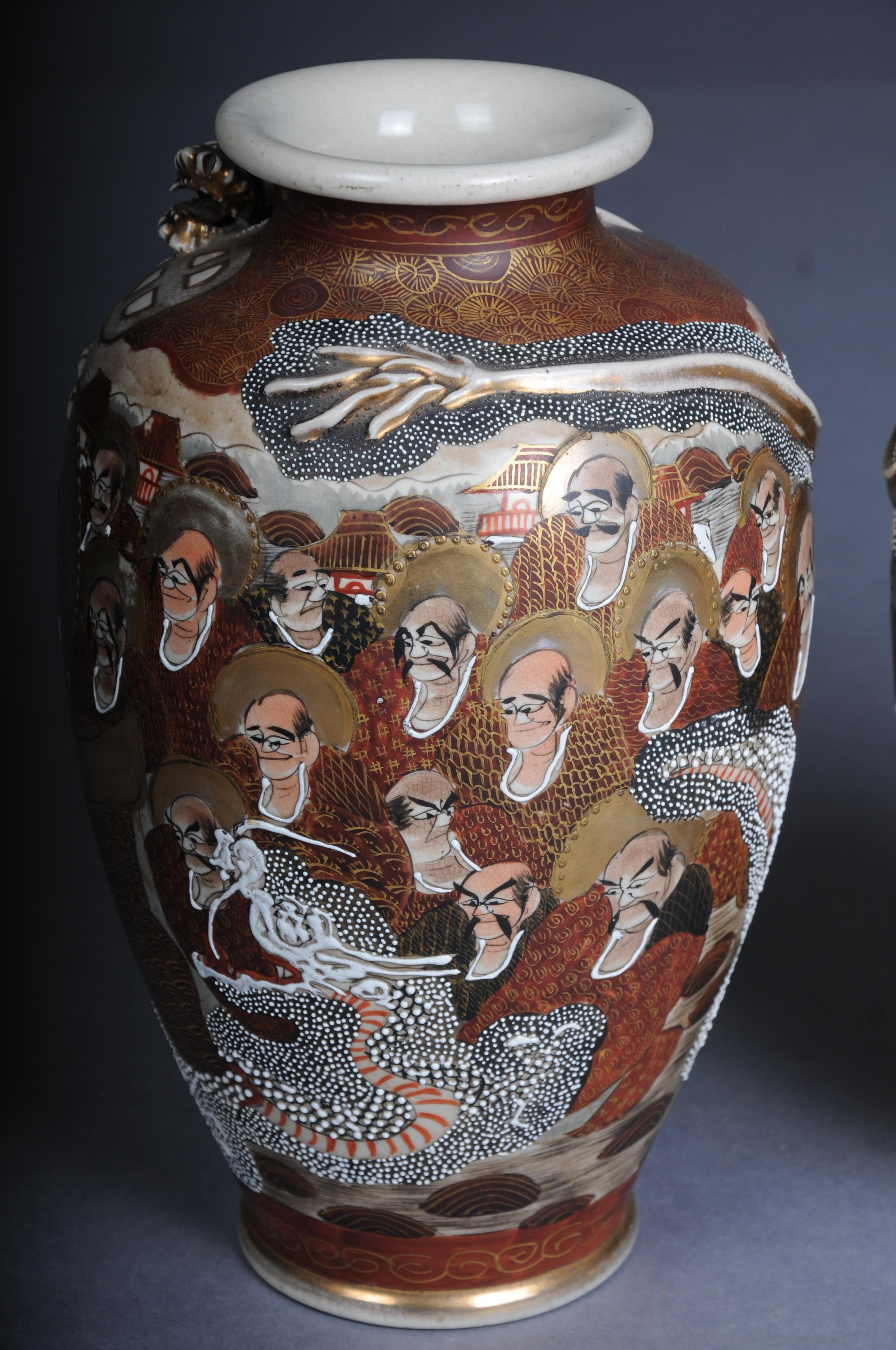 Paire (2) de vases japonais Satsuma, Choshuzan, poterie japonaise Satsuma, période Meiji en vente 6
