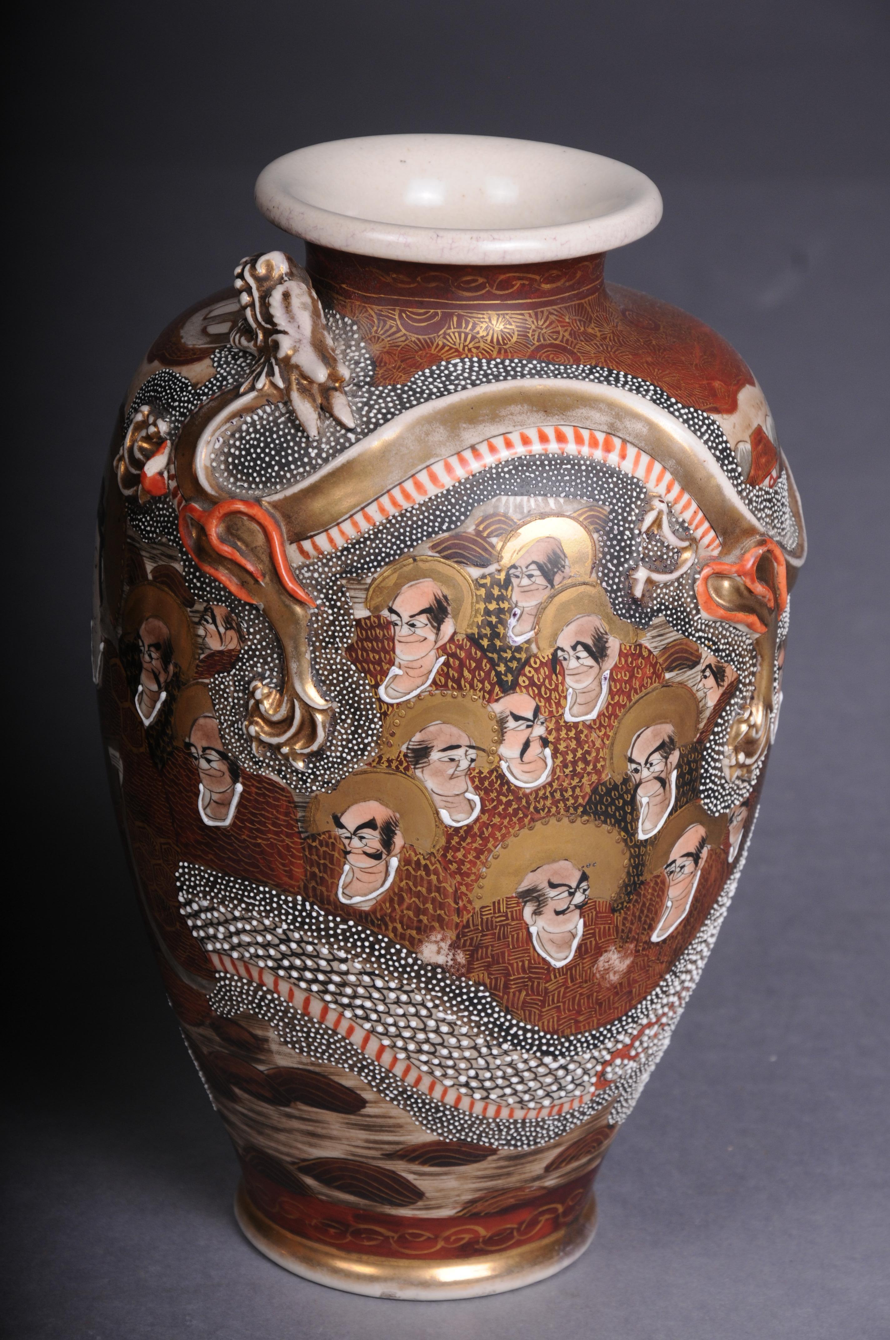 Japonais Paire (2) de vases japonais Satsuma, Choshuzan, poterie japonaise Satsuma, période Meiji en vente