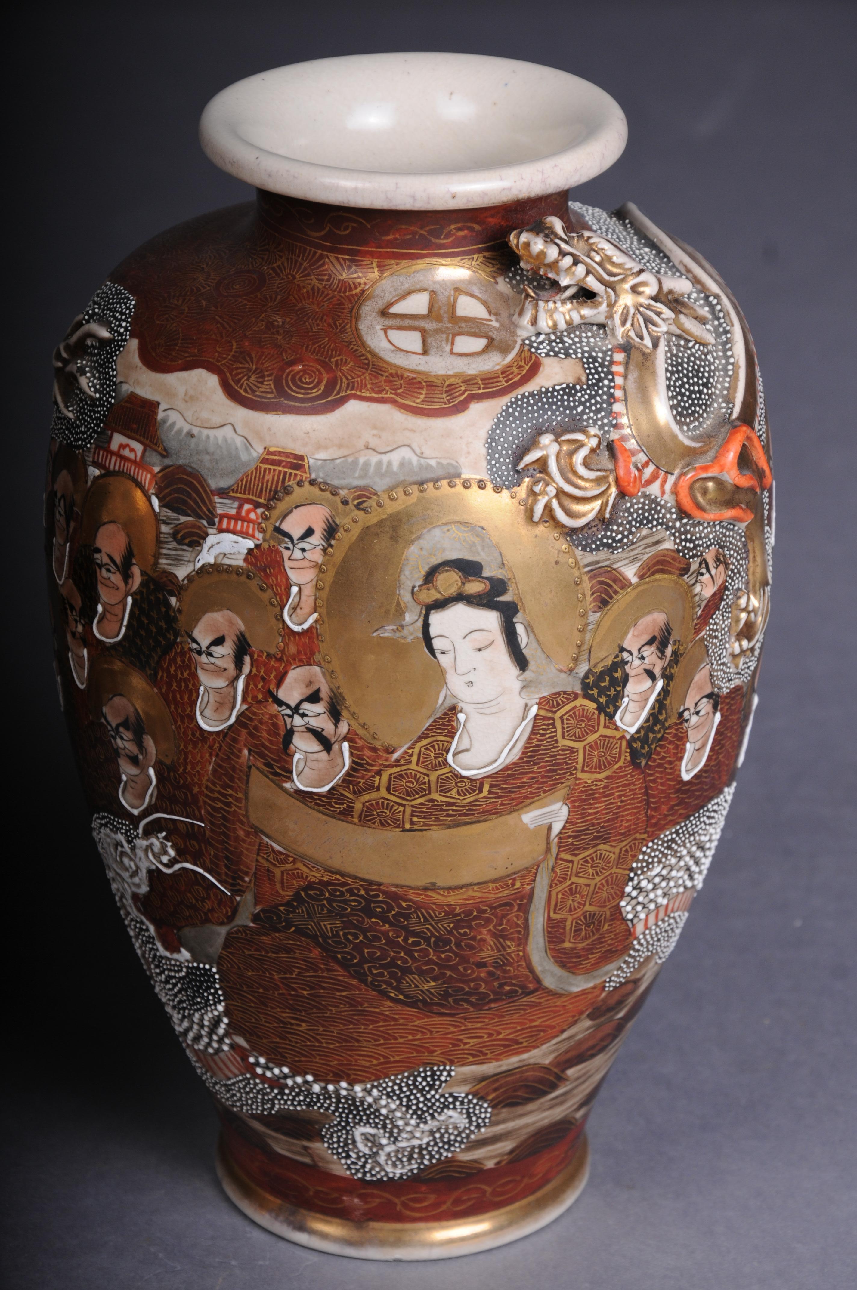 Porcelaine Paire (2) de vases japonais Satsuma, Choshuzan, poterie japonaise Satsuma, période Meiji en vente