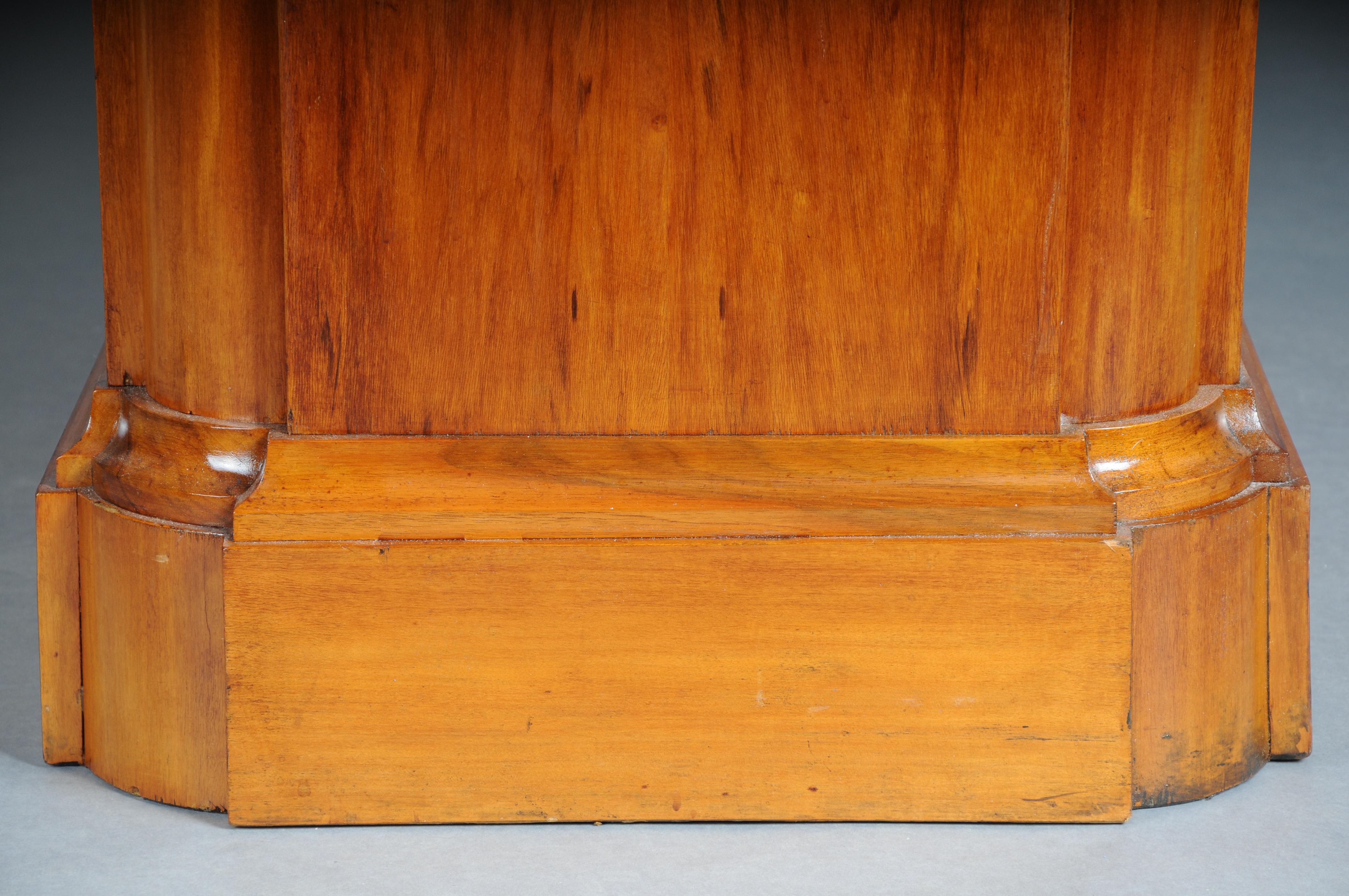 Paire (2) de piédestaux en bois de qualité muséale provenant de la collection d'art de l'État de Dresde en vente 7