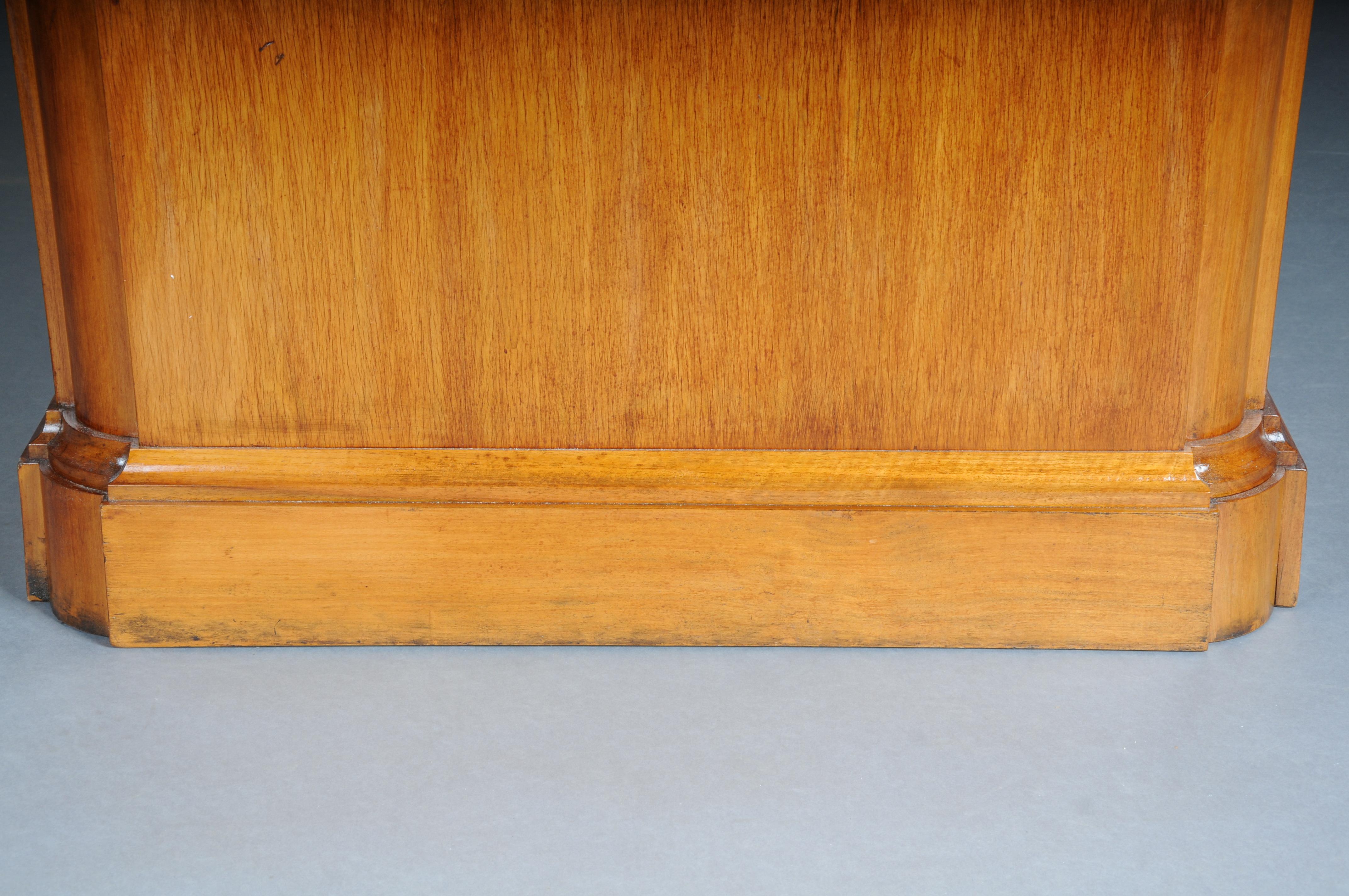 20ième siècle Paire (2) de piédestaux en bois de qualité muséale provenant de la collection d'art de l'État de Dresde en vente