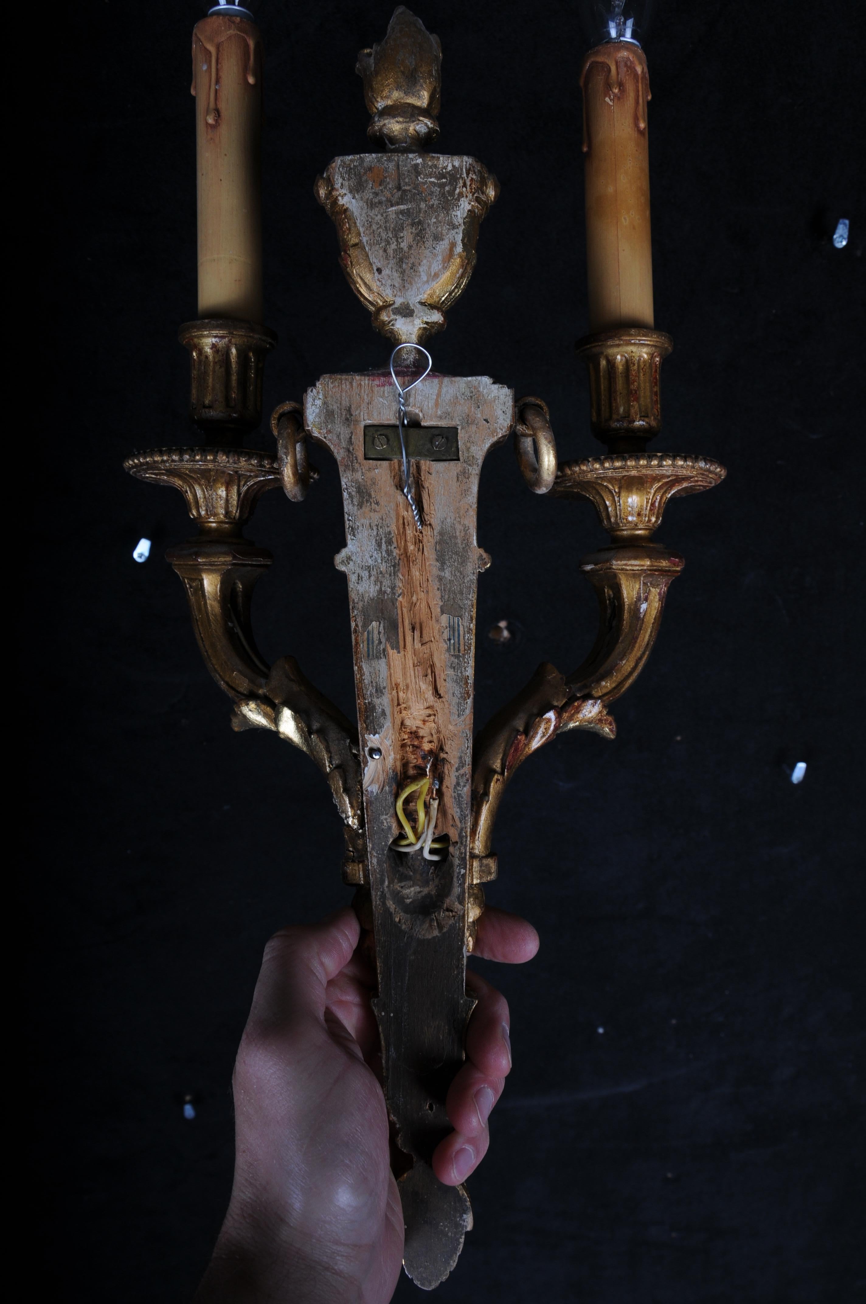 Pareja (2) de impresionantes apliques Luis XVI del siglo XX, dorados en venta 9