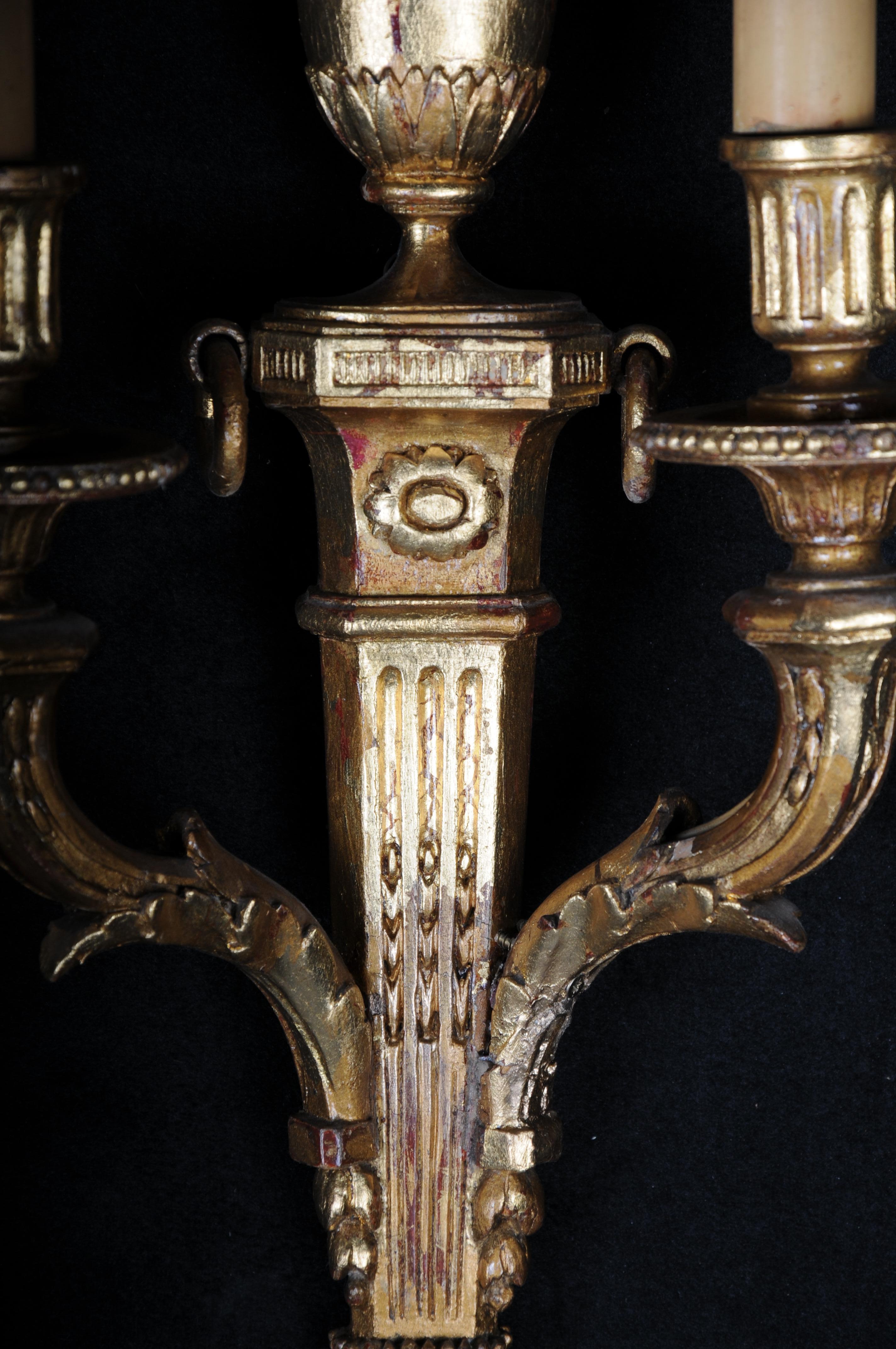 Pareja (2) de impresionantes apliques Luis XVI del siglo XX, dorados Tallado a mano en venta
